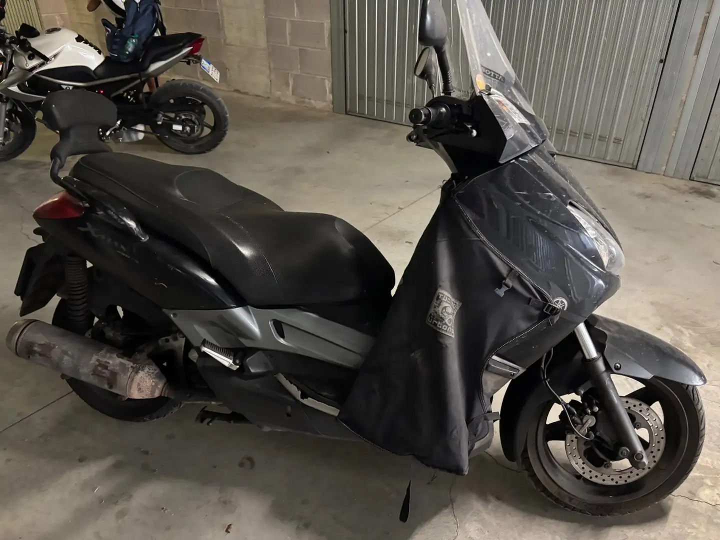 Yamaha X-Max 250 Чорний - 1