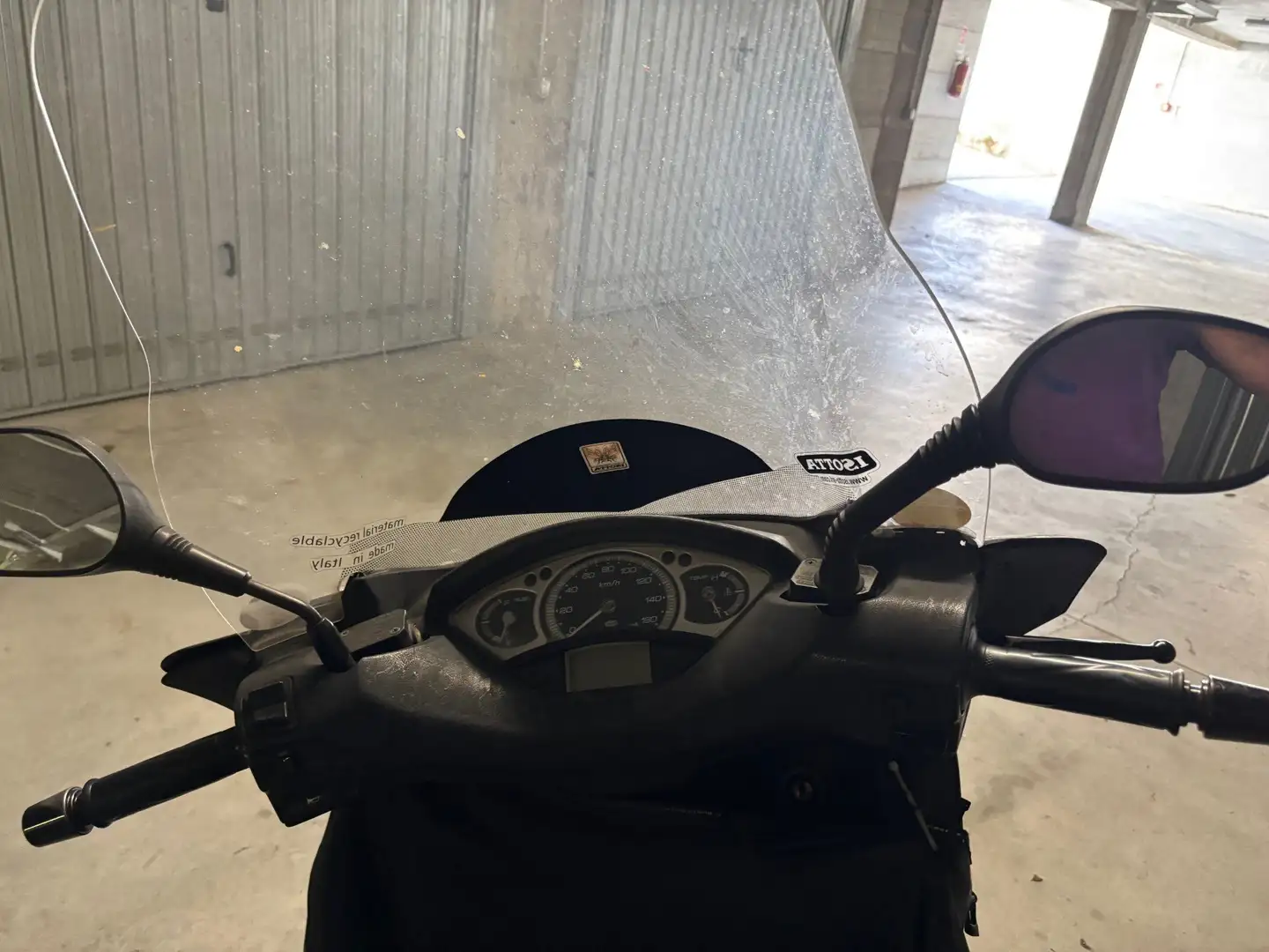 Yamaha X-Max 250 Чорний - 2