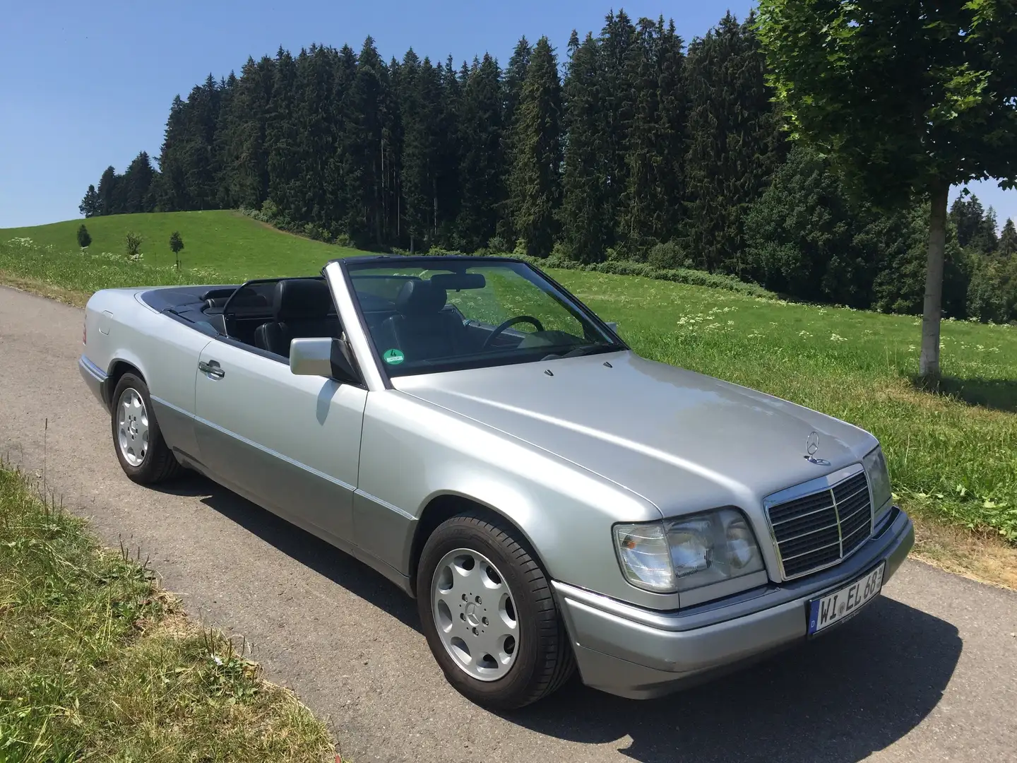 Mercedes-Benz E 220 ClassicData 2+, top Zust., Historie, Scheckheft Silber - 1