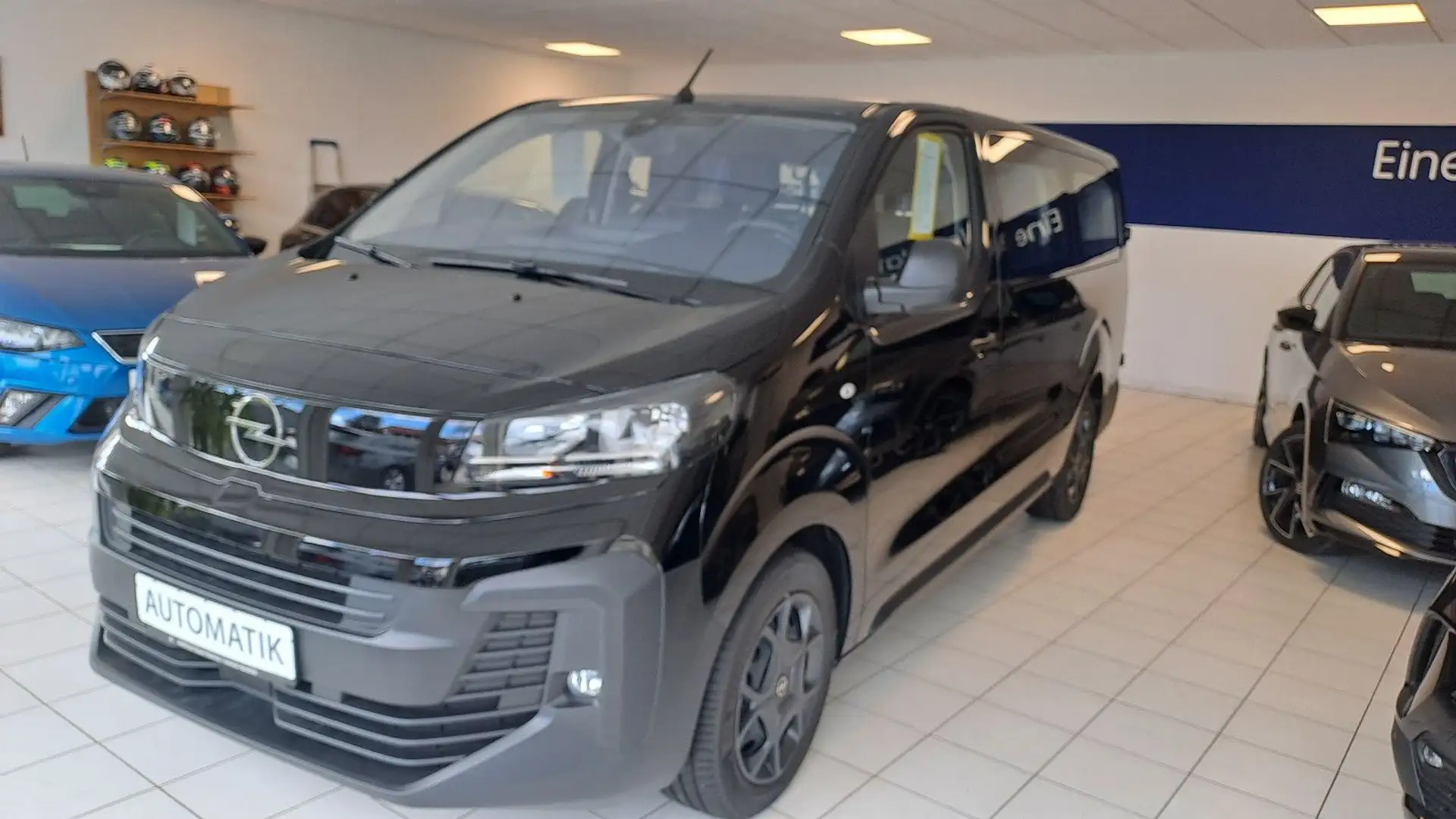 Opel Vivaro 2,0CDI Automatik 9-sitzer Schwarz - 1