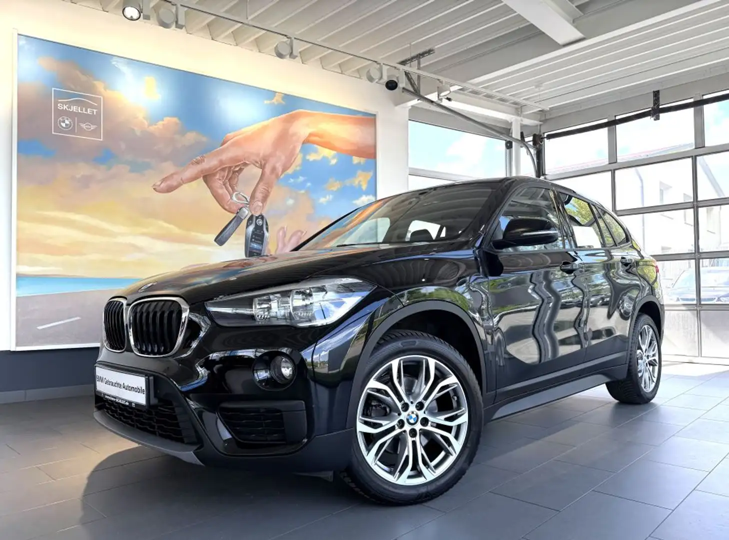 BMW X1 sDrive18i SITZH+PDC+Speed-Limit-Info+18* LMF Noir - 1