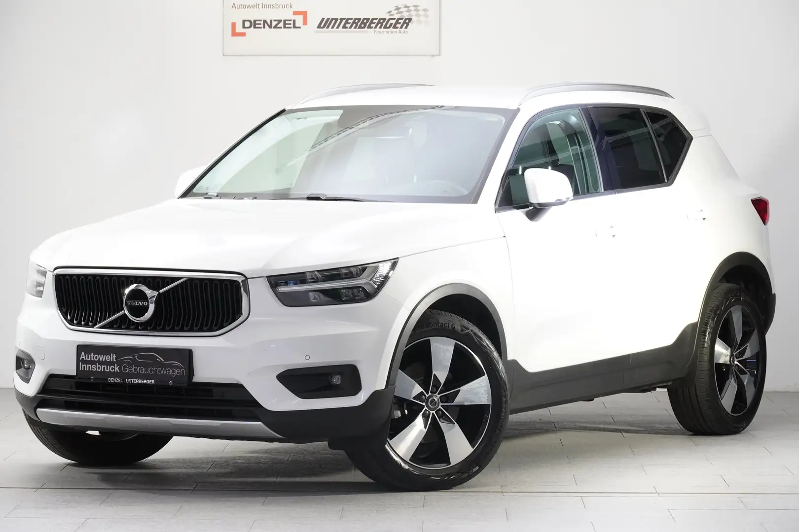 Volvo XC40 D4 Momentum Pro AWD Geartronic Weiß - 2