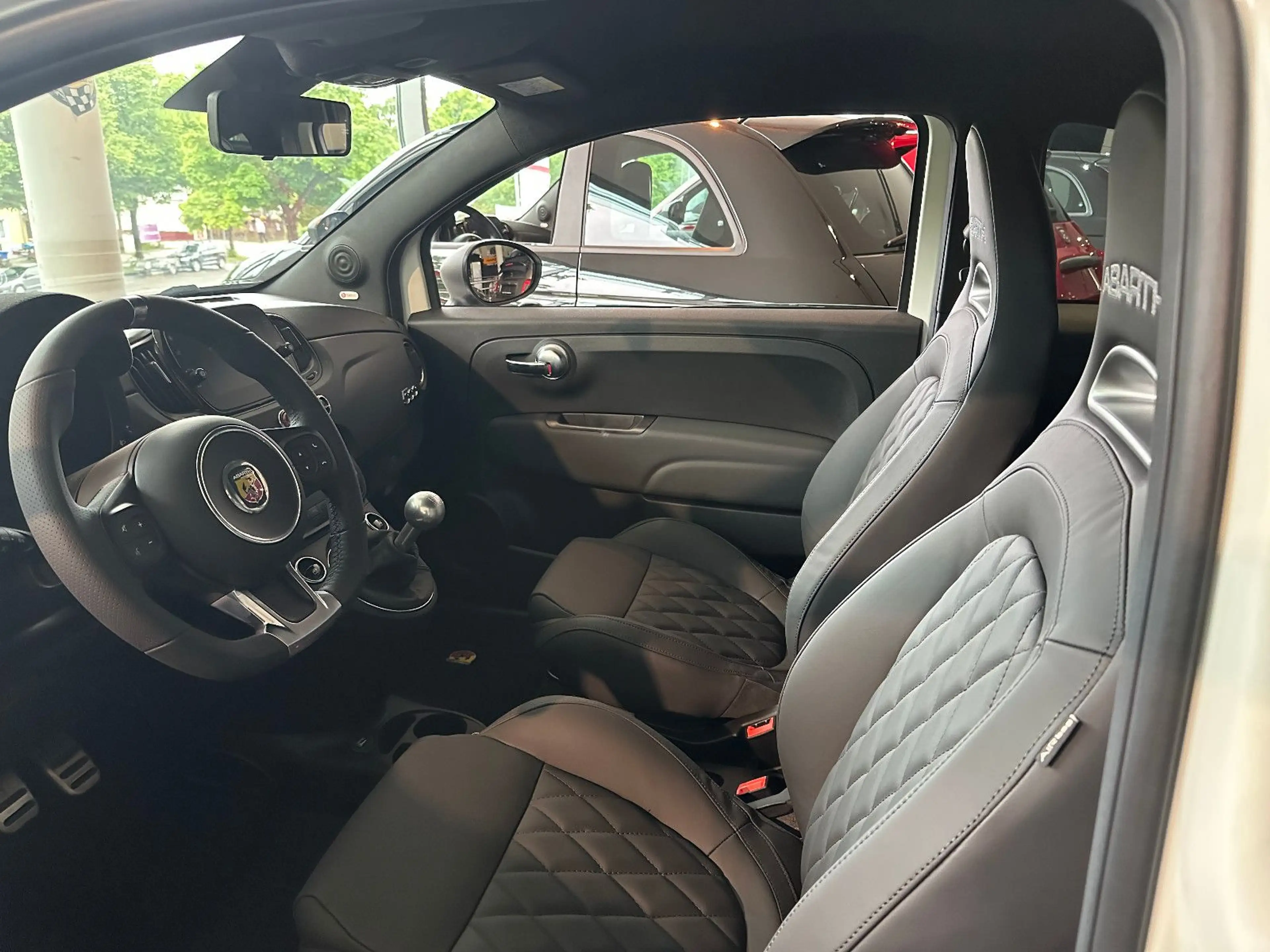Abarth 695 1.4 T-Jet 132 kW *Beats*Xenon*Navi*Leder* — photo 5