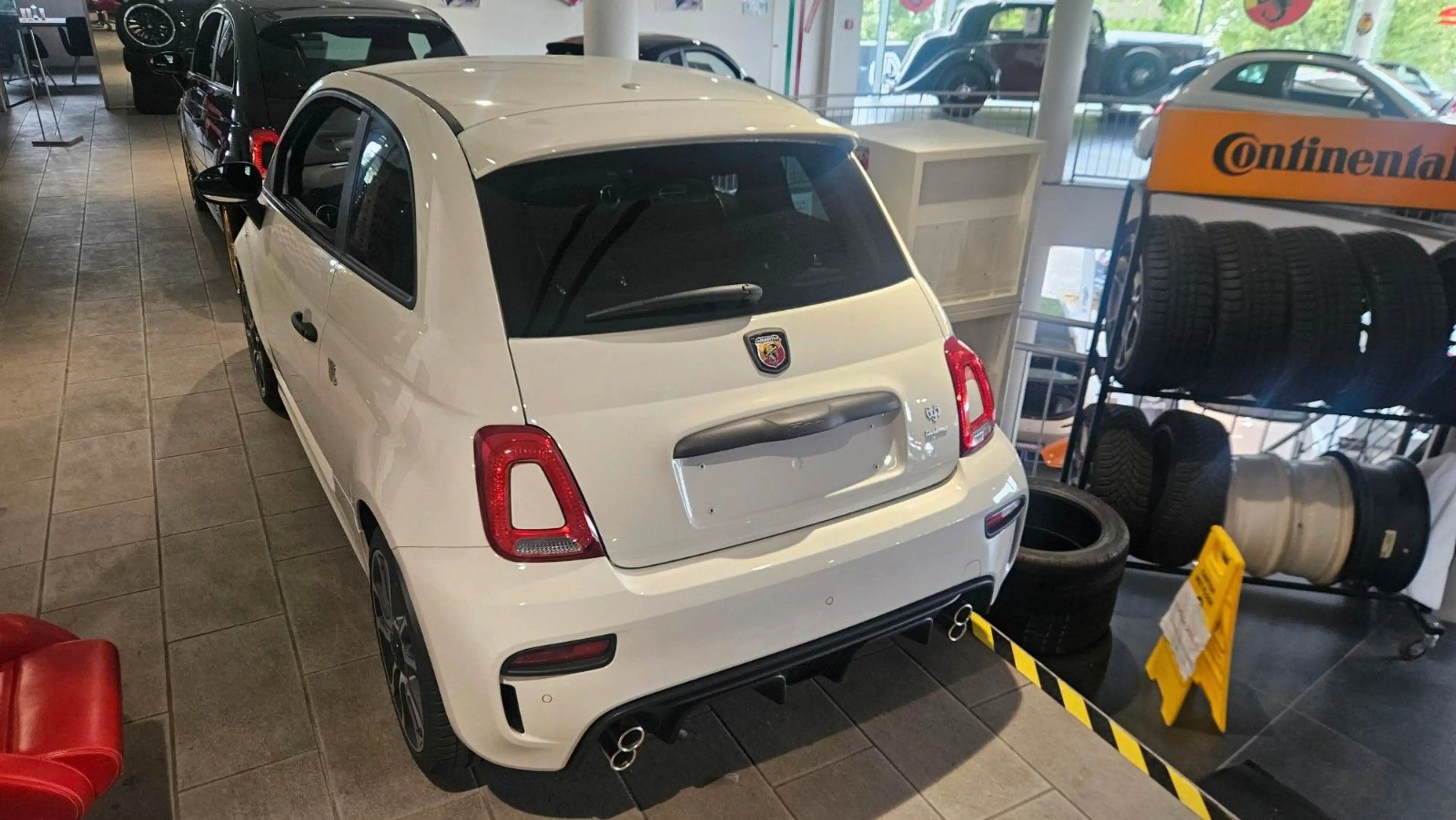 Abarth 695 1.4 T-Jet 132 kW *Beats*Xenon*Navi*Leder* — photo 4