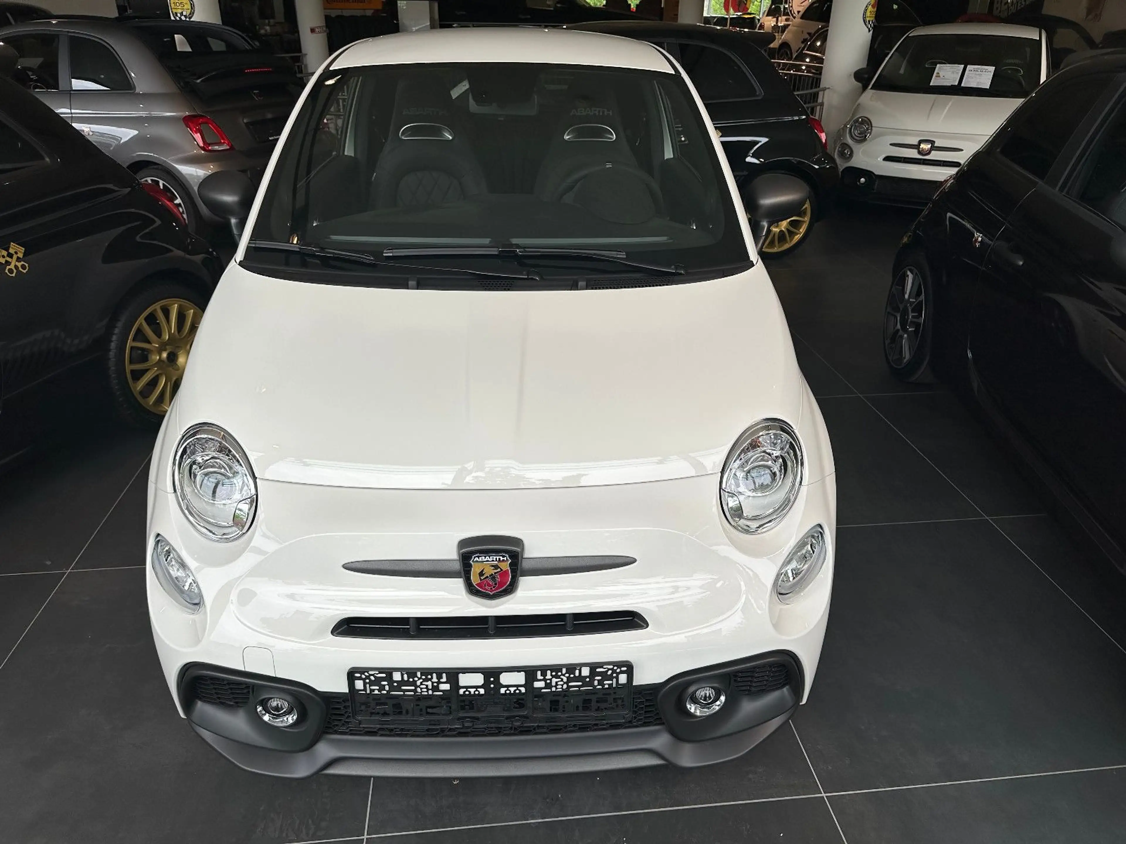 Abarth 695 1.4 T-Jet 132 kW *Beats*Xenon*Navi*Leder* — photo 3