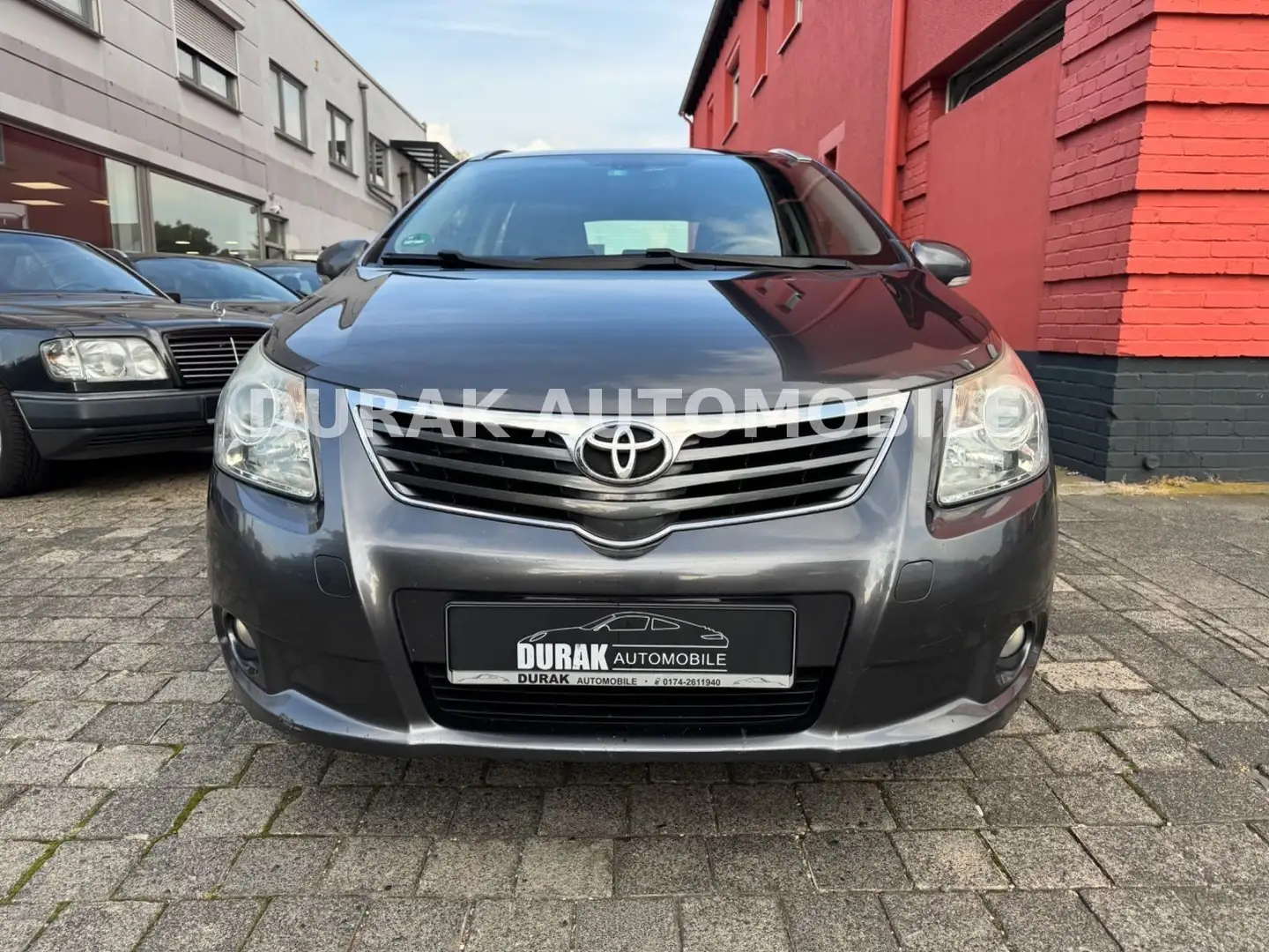 Toyota Avensis Kombi Sol / AUTOM./ KLIMAUTAM. / 2.HAND Grau - 1