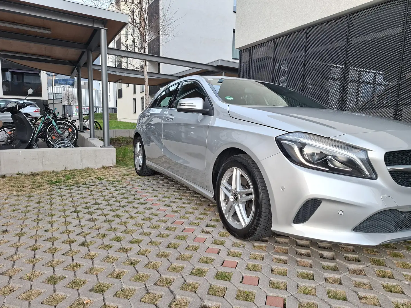 Mercedes-Benz A 200 Urbanpaket Silber - 2