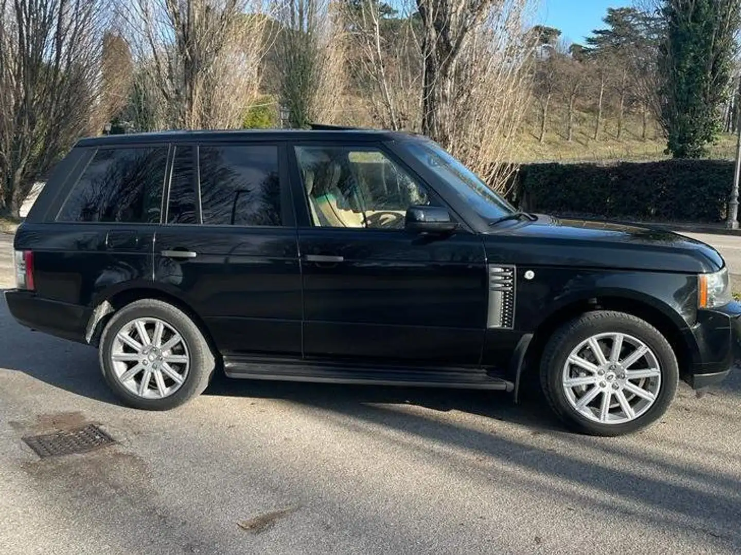 Land Rover Range Rover Range Rover III 2010 4.4 tdV8 Vogue auto Nero - 1