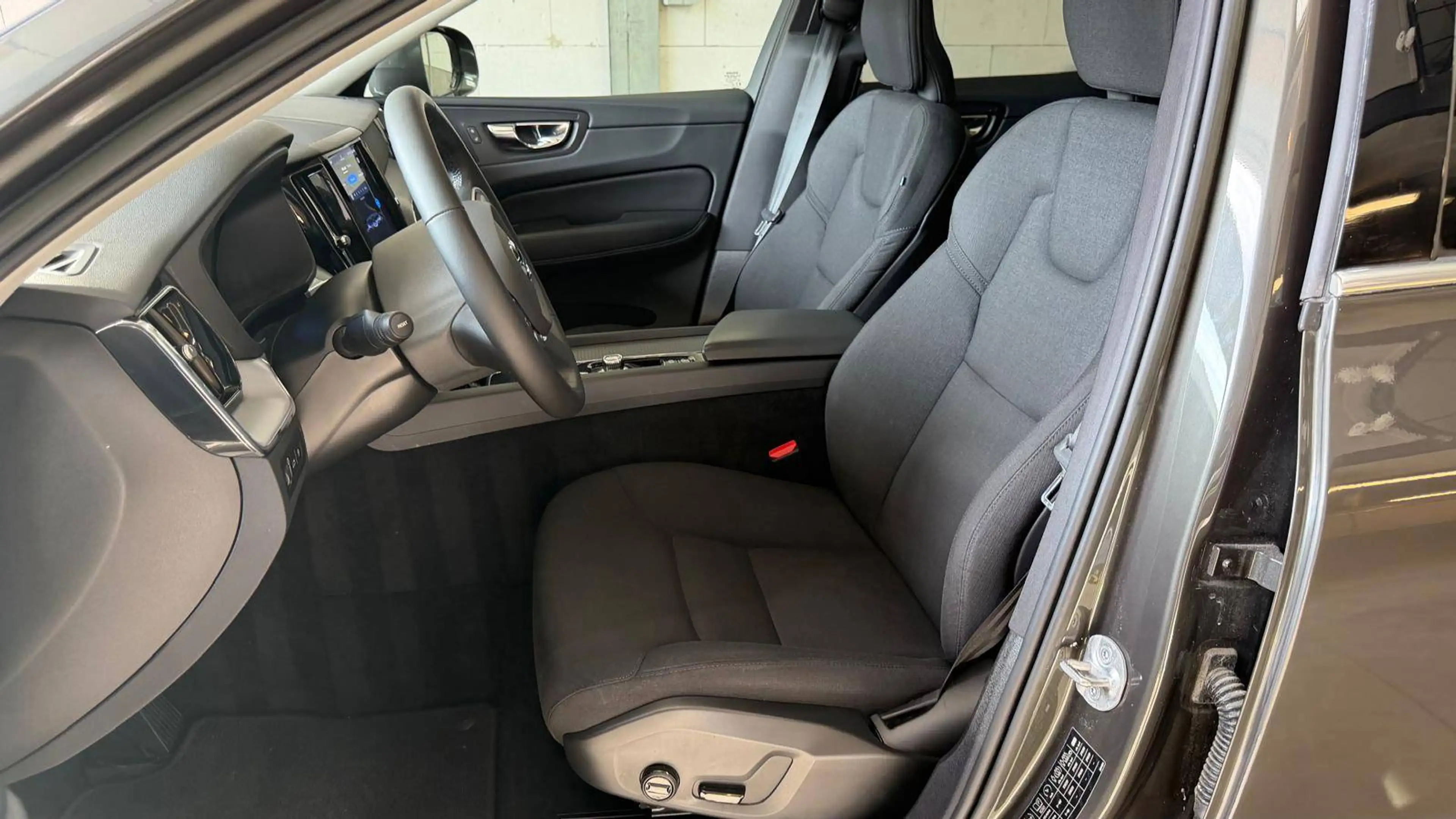 Volvo XC60 2.0 T6 Recharge AWD PHEV Pano/Keyless/Carplay/Android/Camera/1e eig — photo 2