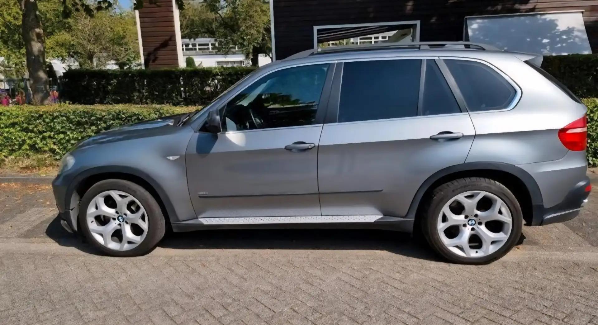 BMW X5 4.8i Gri - 2