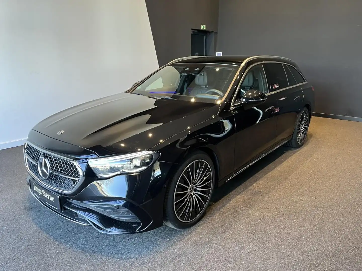 Mercedes-Benz E 450 4M T +StHz+Memory+PANO+KAMERA+AMG+MBUX+HuD Zwart - 1