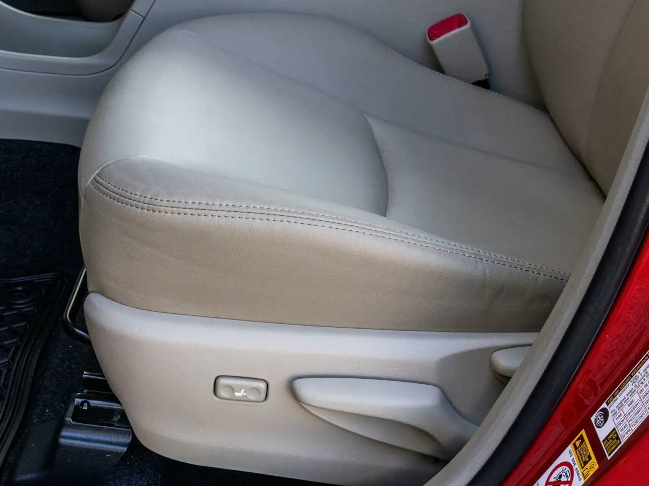 Toyota Prius v снимка Toyota Prius v