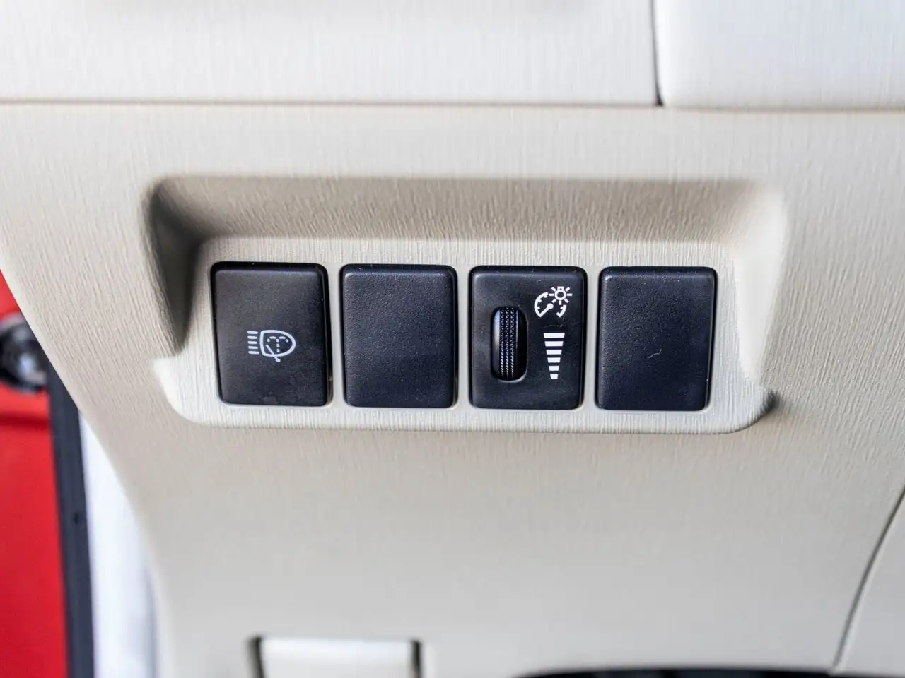 Toyota Prius v снимка Toyota Prius v