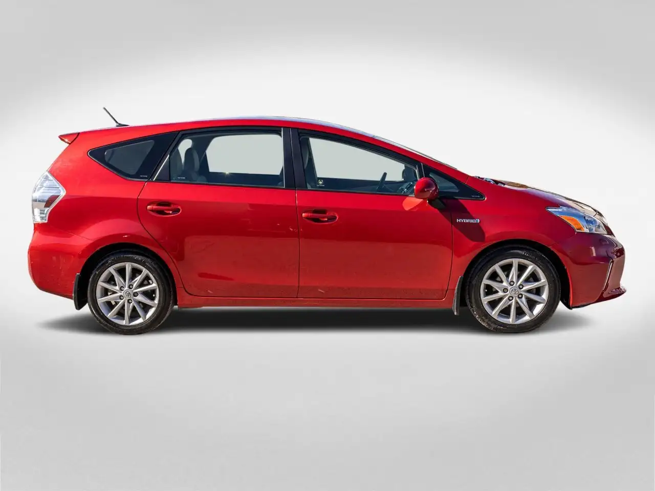 Toyota Prius v снимка Toyota Prius v