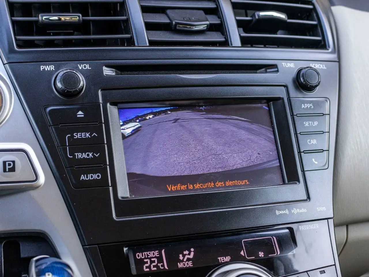 Toyota Prius v снимка Toyota Prius v