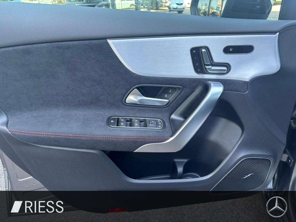 Mercedes-Benz A 220
