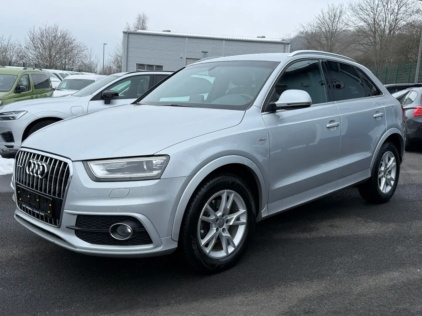 Audi Q3 2.0 TDI quatt S-line AHK Leder Navi Xenon SHZ Silber - 2