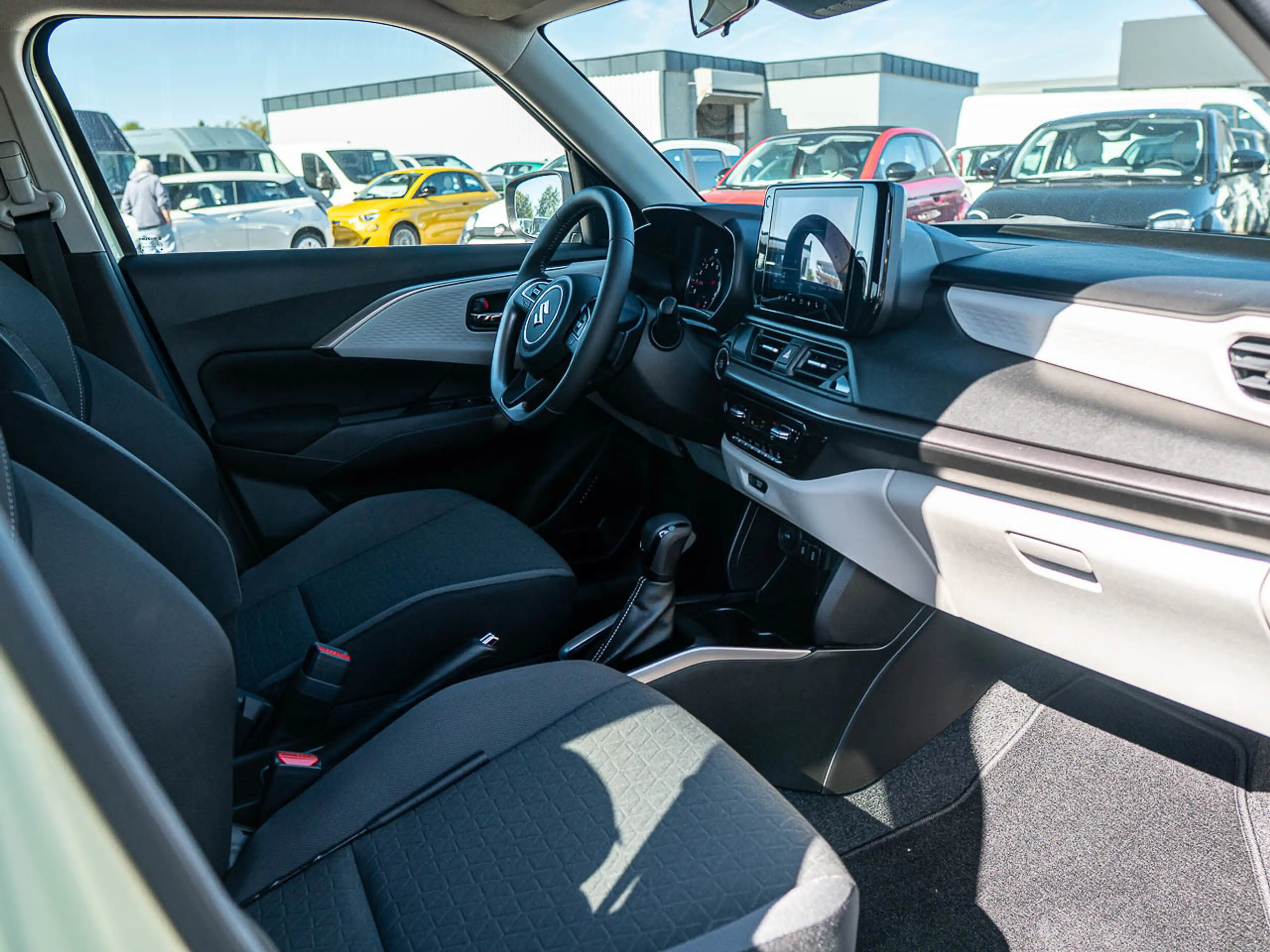 Suzuki Swift Comfort + CVT Hybrid — photo 13
