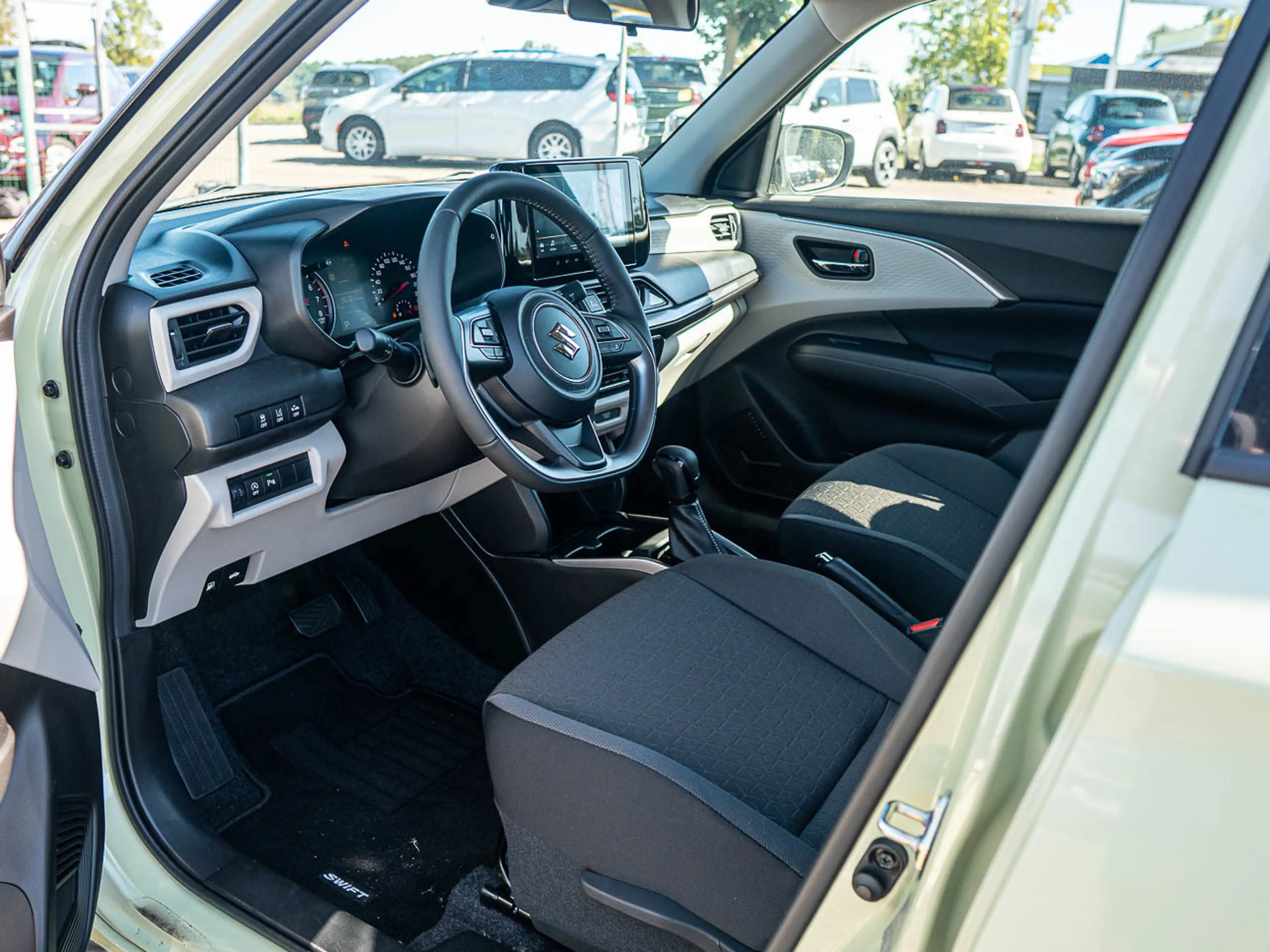 Suzuki Swift Comfort + CVT Hybrid — photo 10