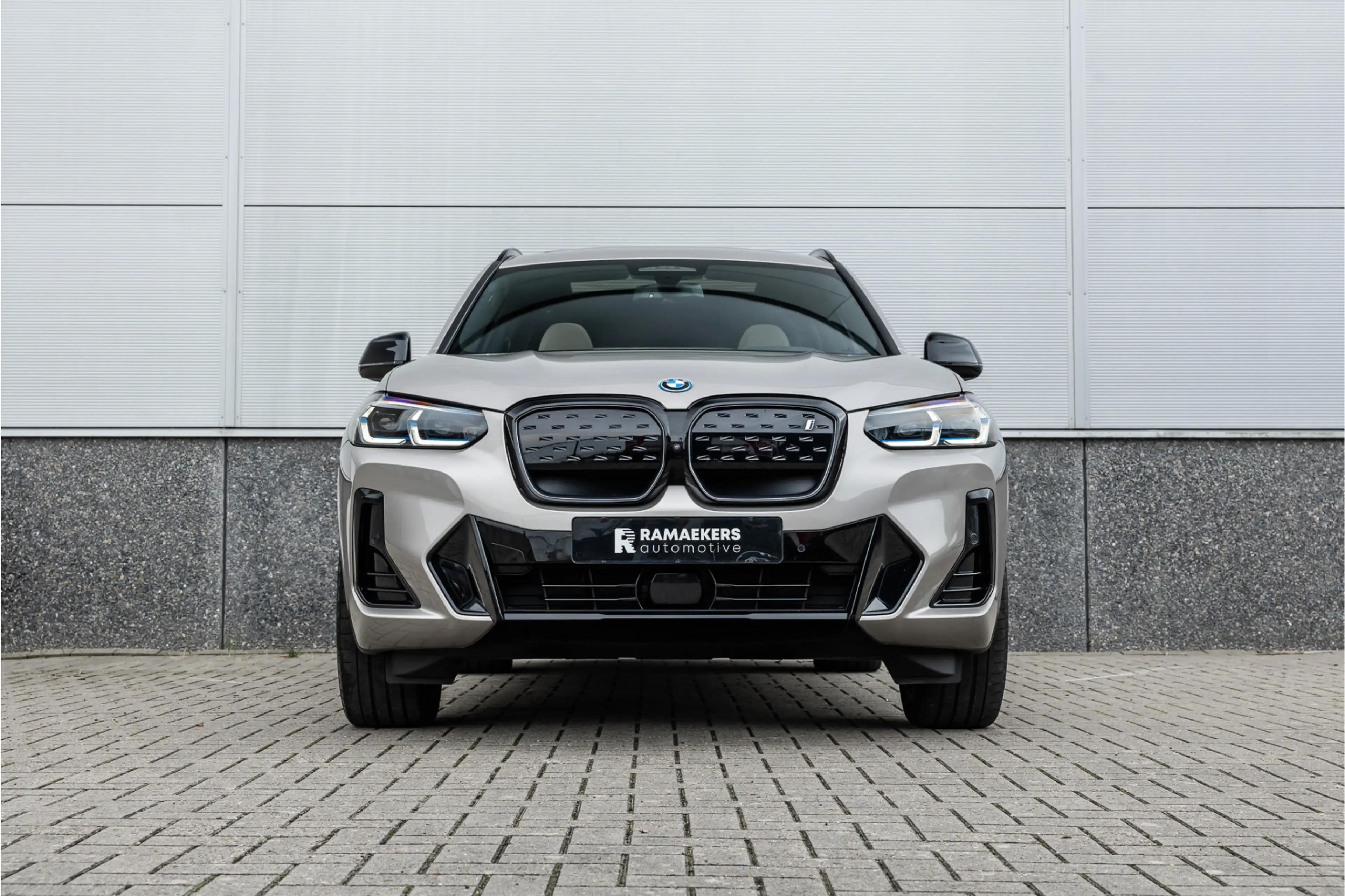 BMW iX3 High Executive 80 kWh — photo 3