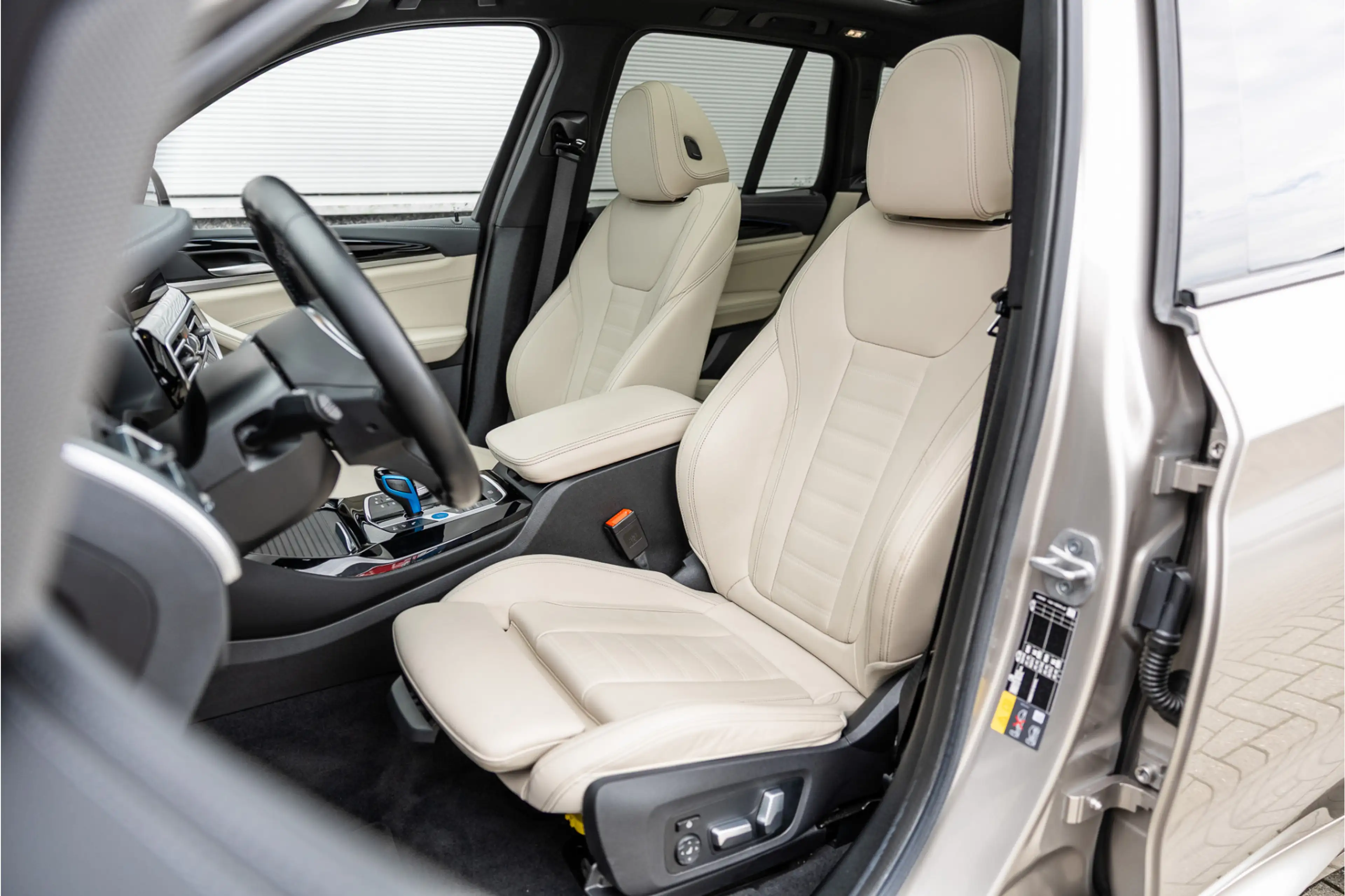 BMW iX3 High Executive 80 kWh — photo 8