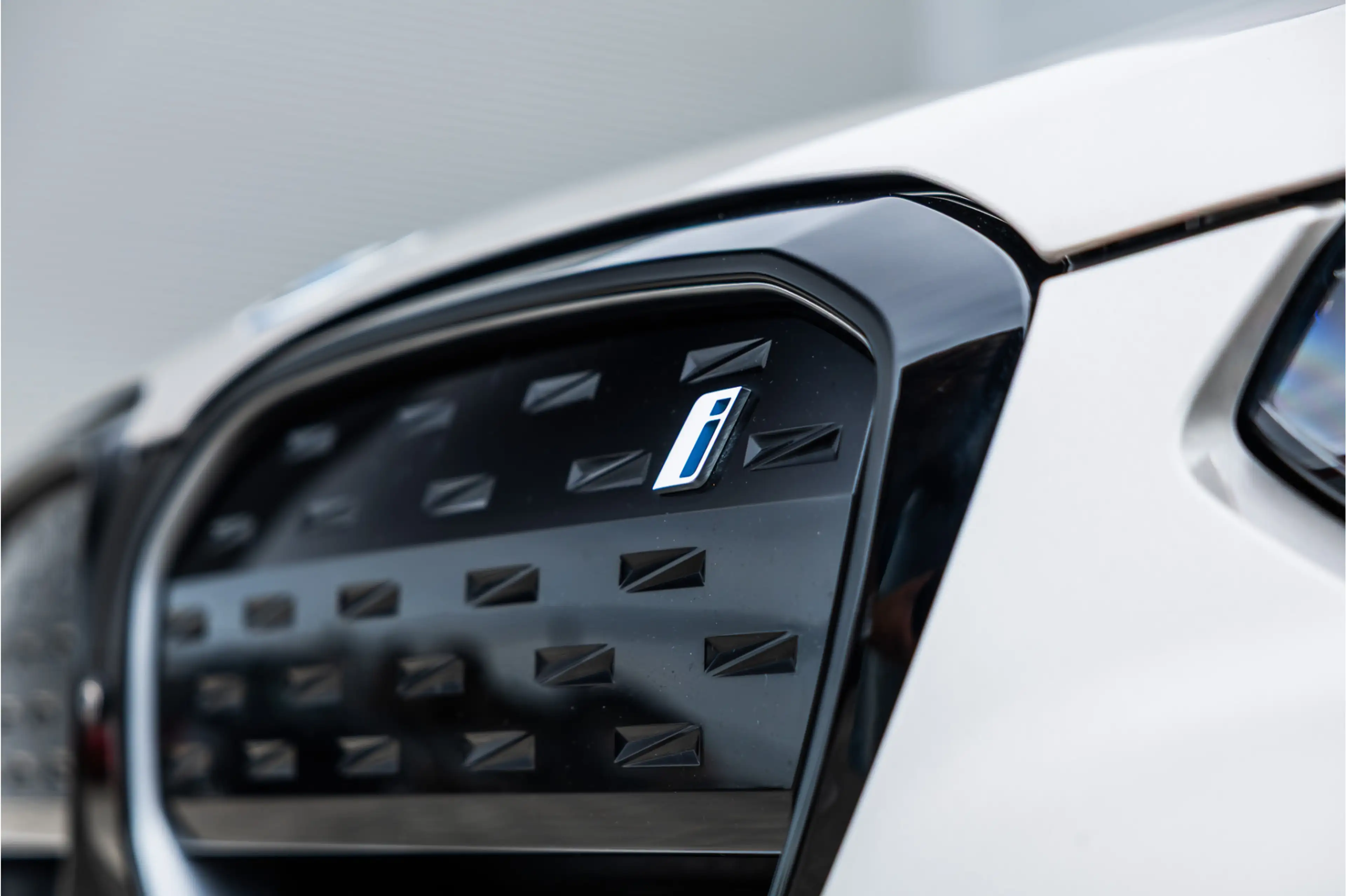 BMW iX3 High Executive 80 kWh — photo 21