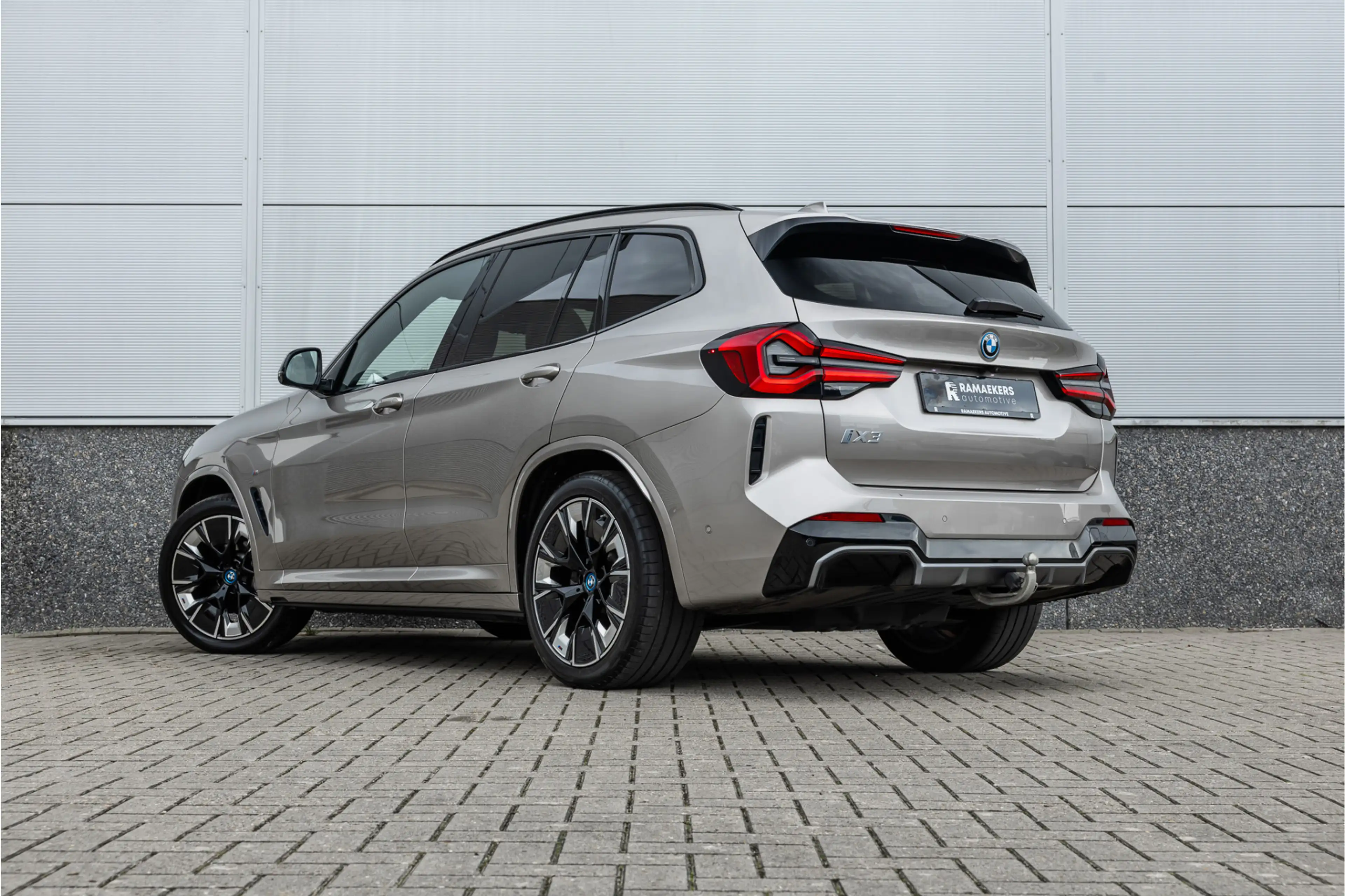BMW iX3 High Executive 80 kWh — photo 33