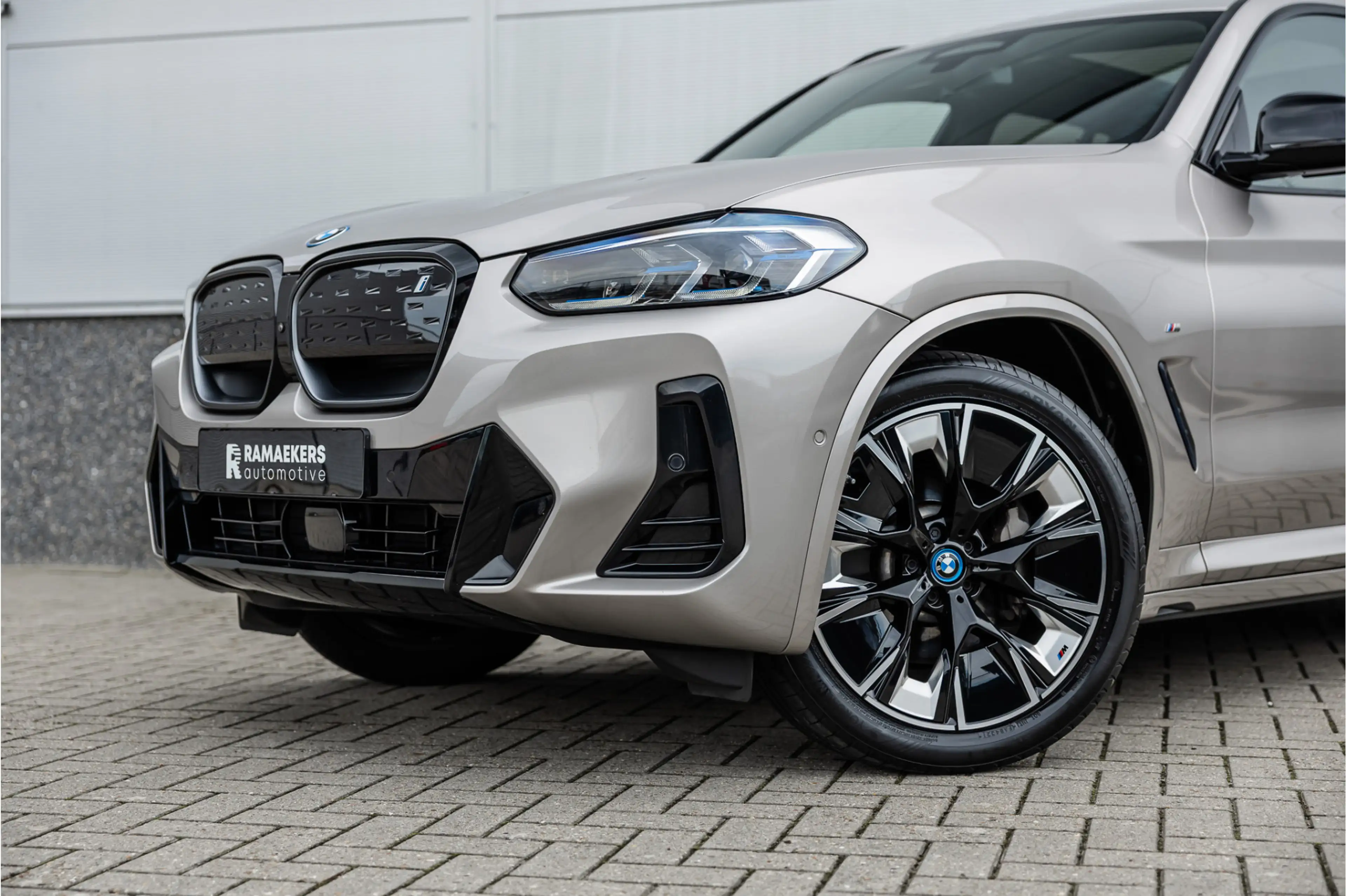 BMW iX3 High Executive 80 kWh — photo 31