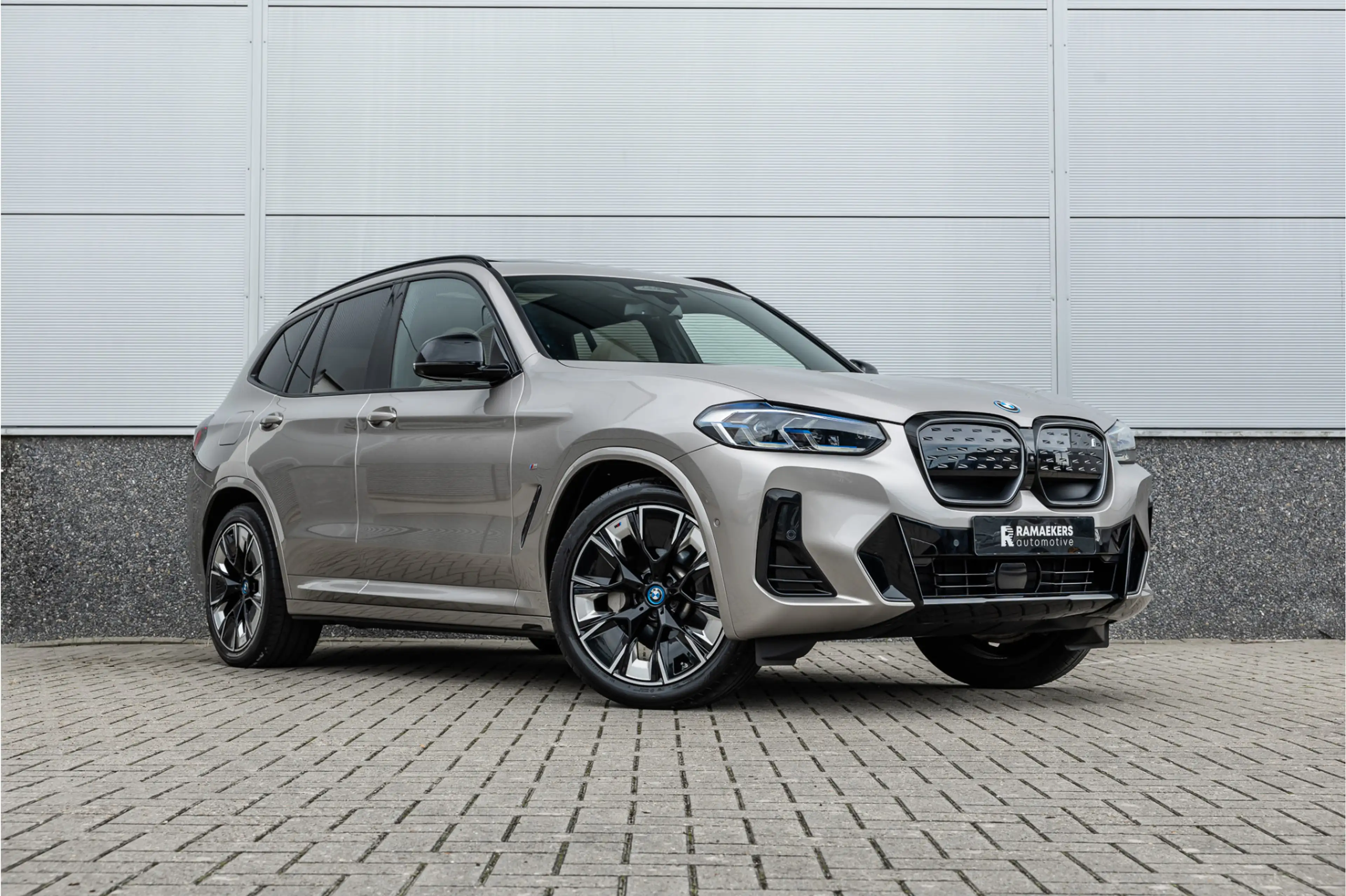 BMW iX3 High Executive 80 kWh — photo 32