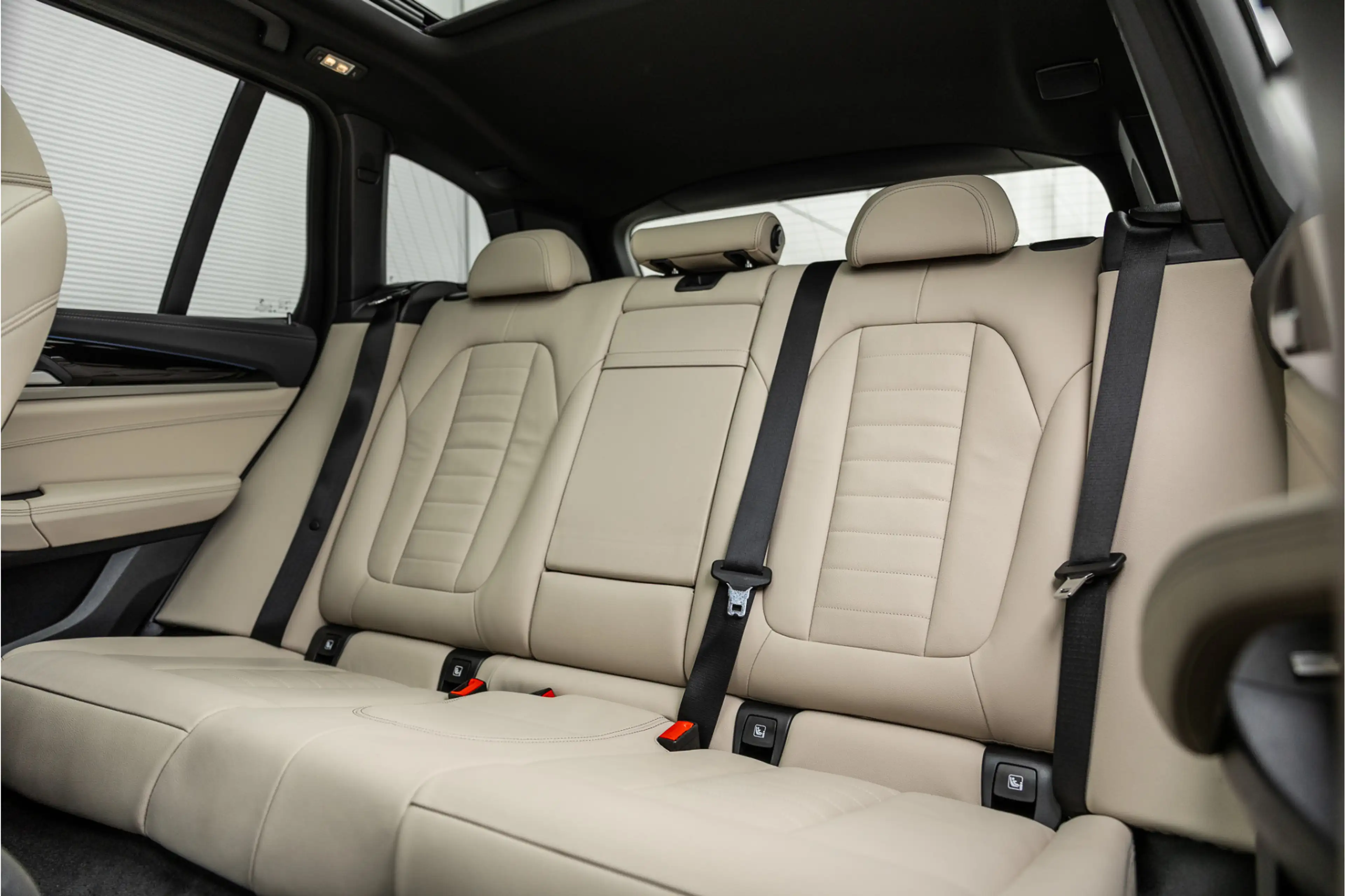 BMW iX3 High Executive 80 kWh — photo 9