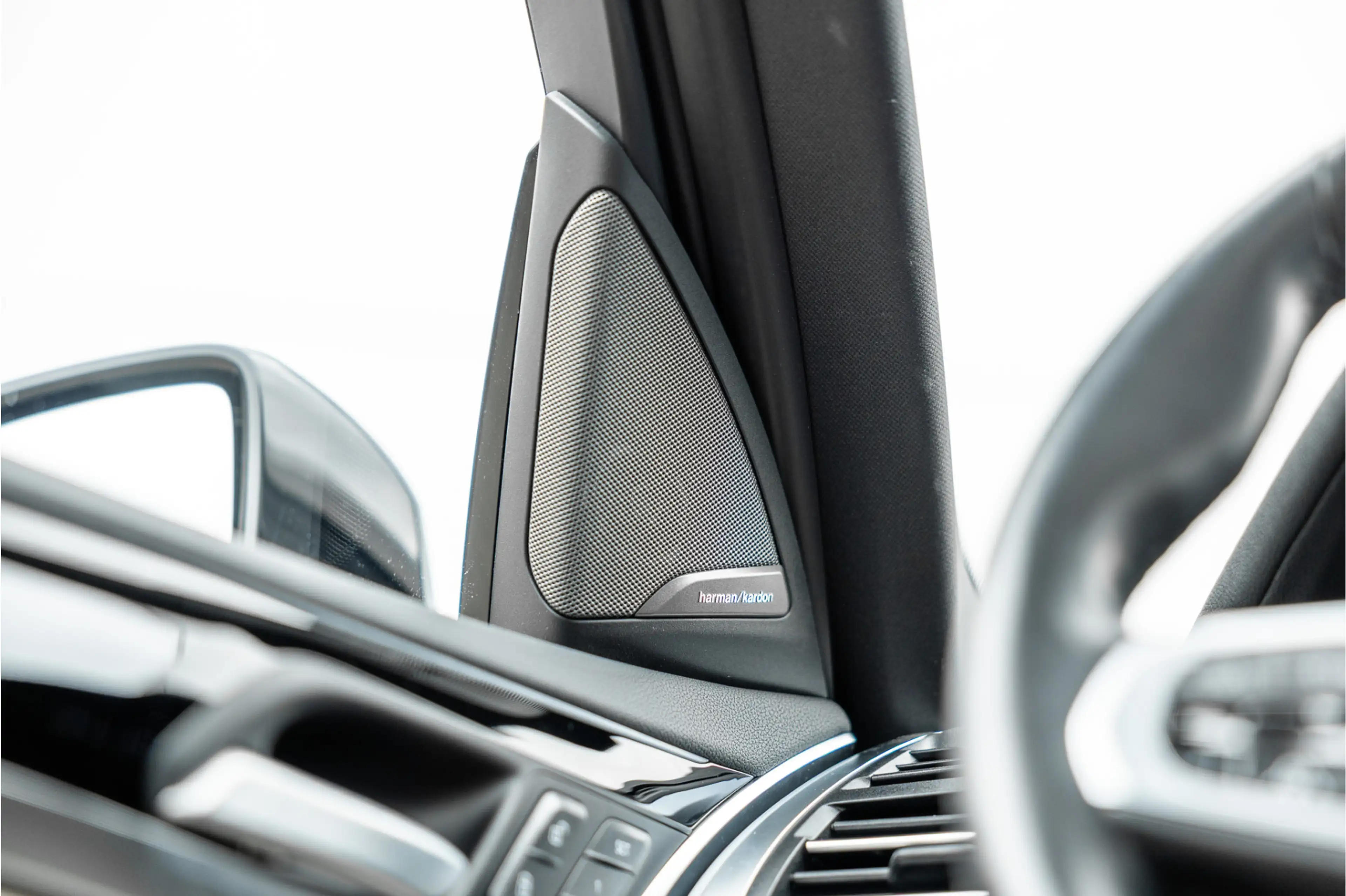 BMW iX3 High Executive 80 kWh — photo 15