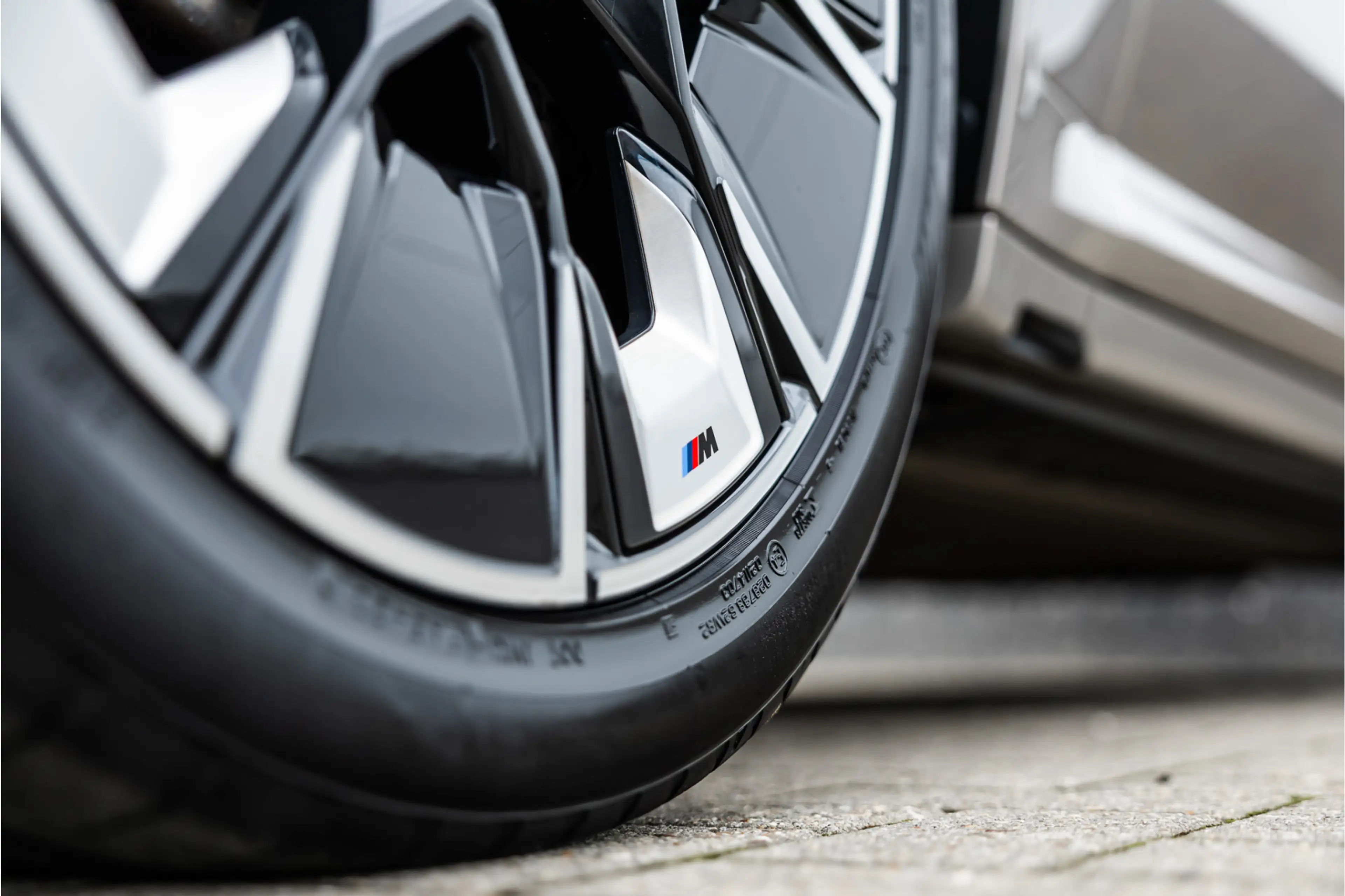 BMW iX3 High Executive 80 kWh — photo 25