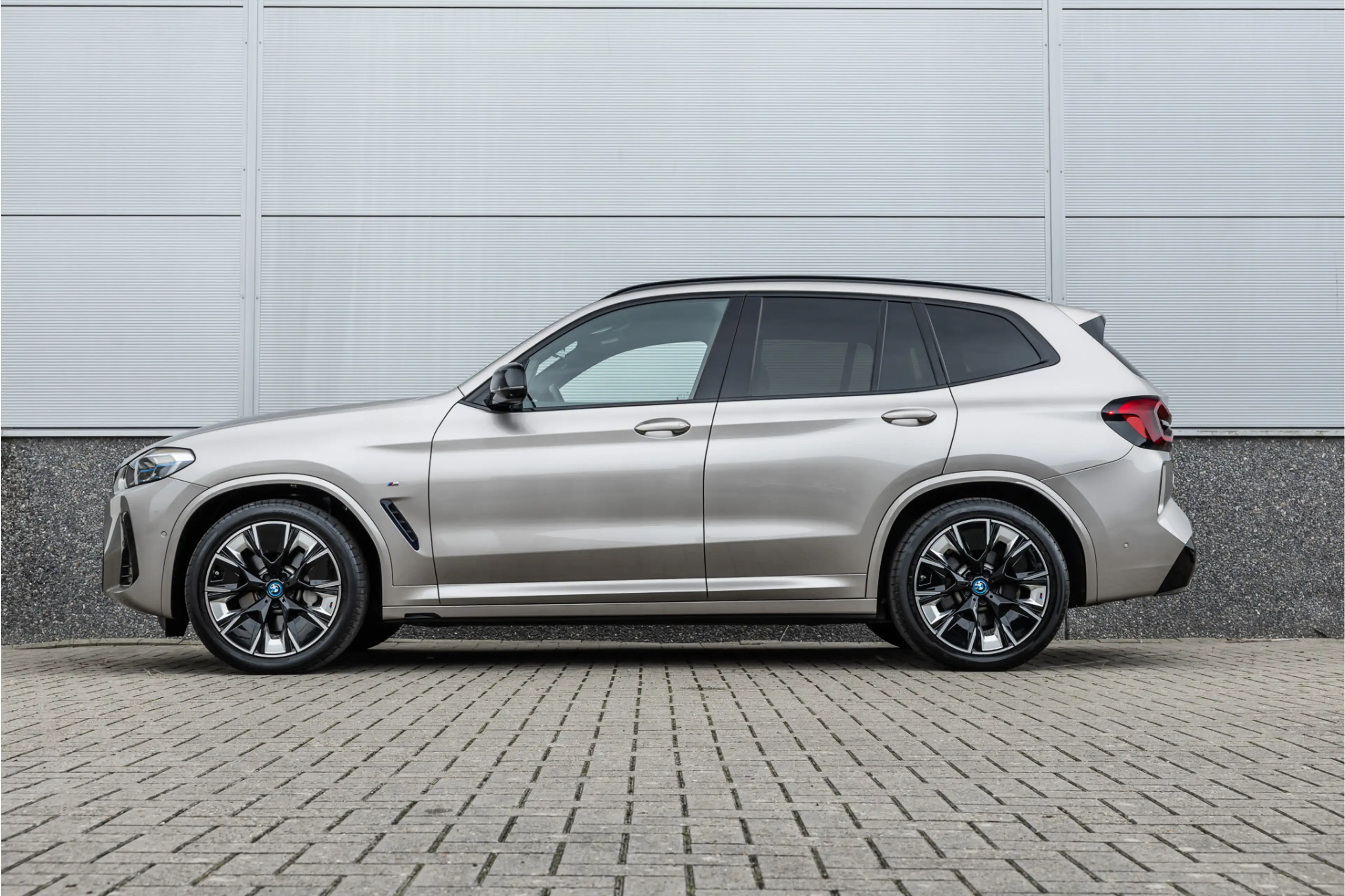 BMW iX3 High Executive 80 kWh — photo 4