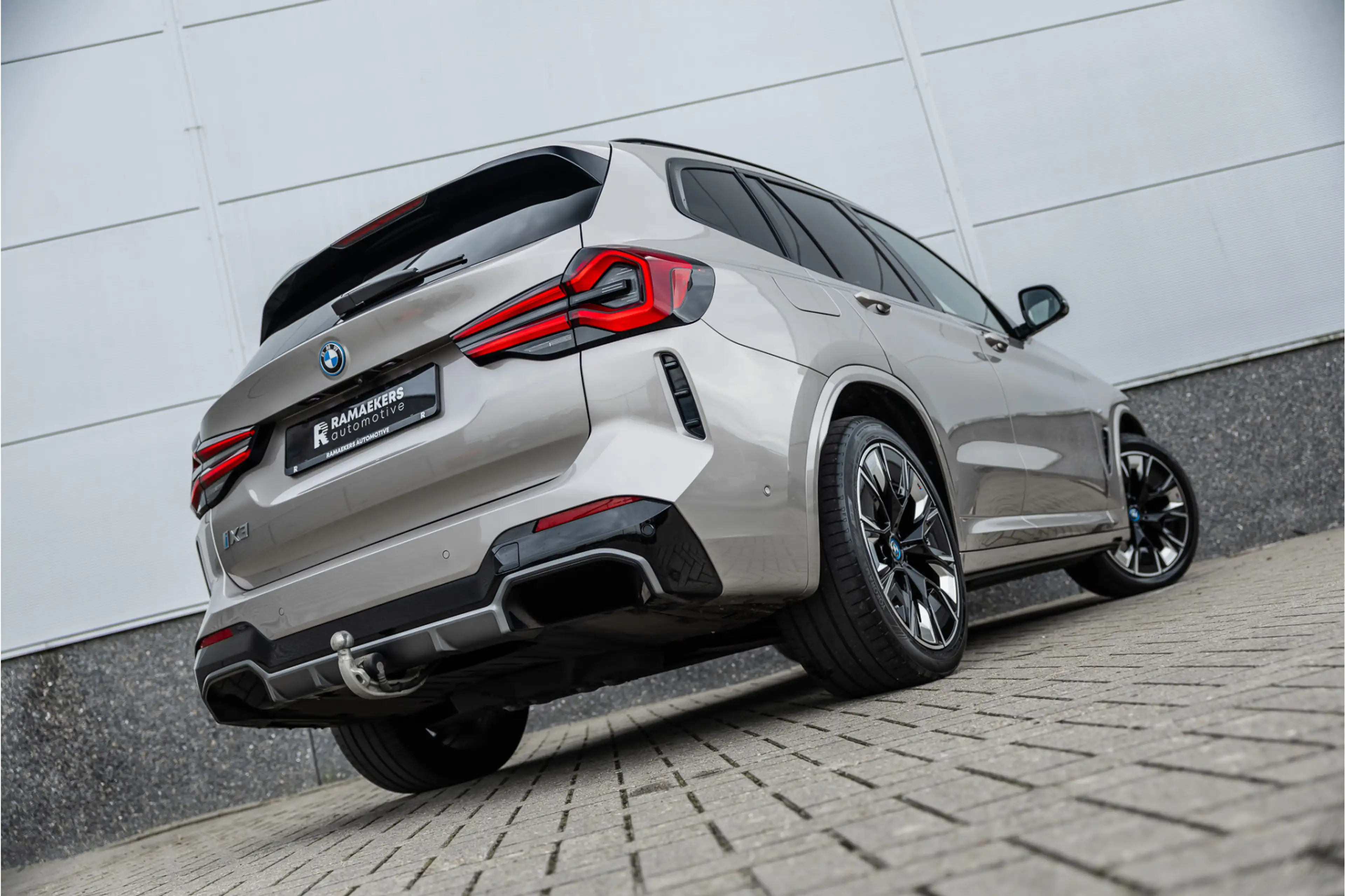 BMW iX3 High Executive 80 kWh — photo 27