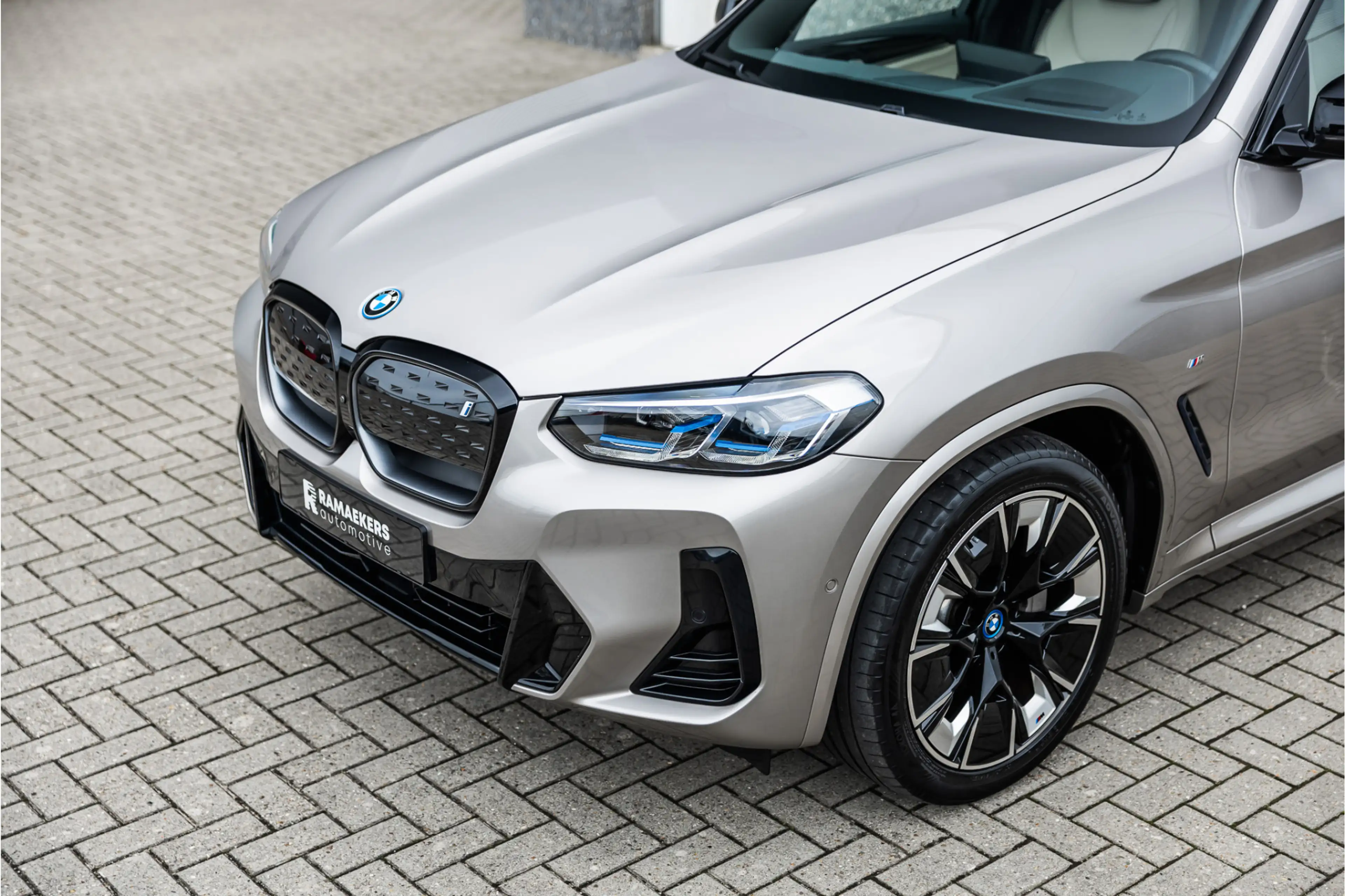 BMW iX3 High Executive 80 kWh — photo 19