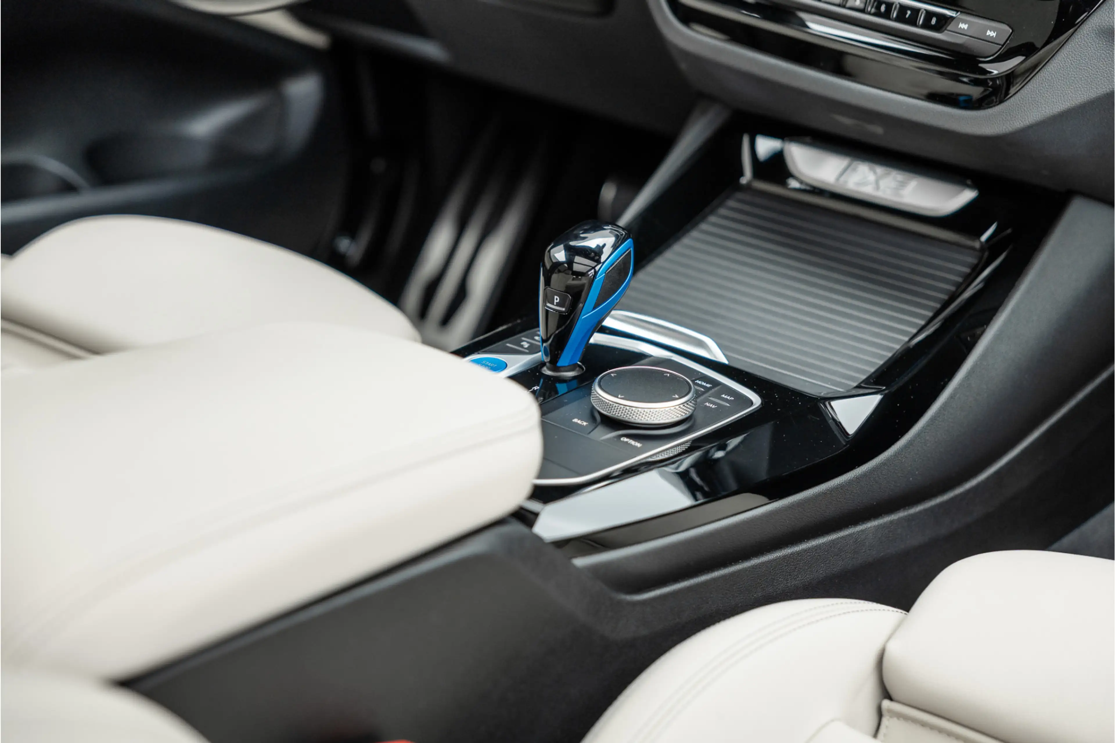 BMW iX3 High Executive 80 kWh — photo 12