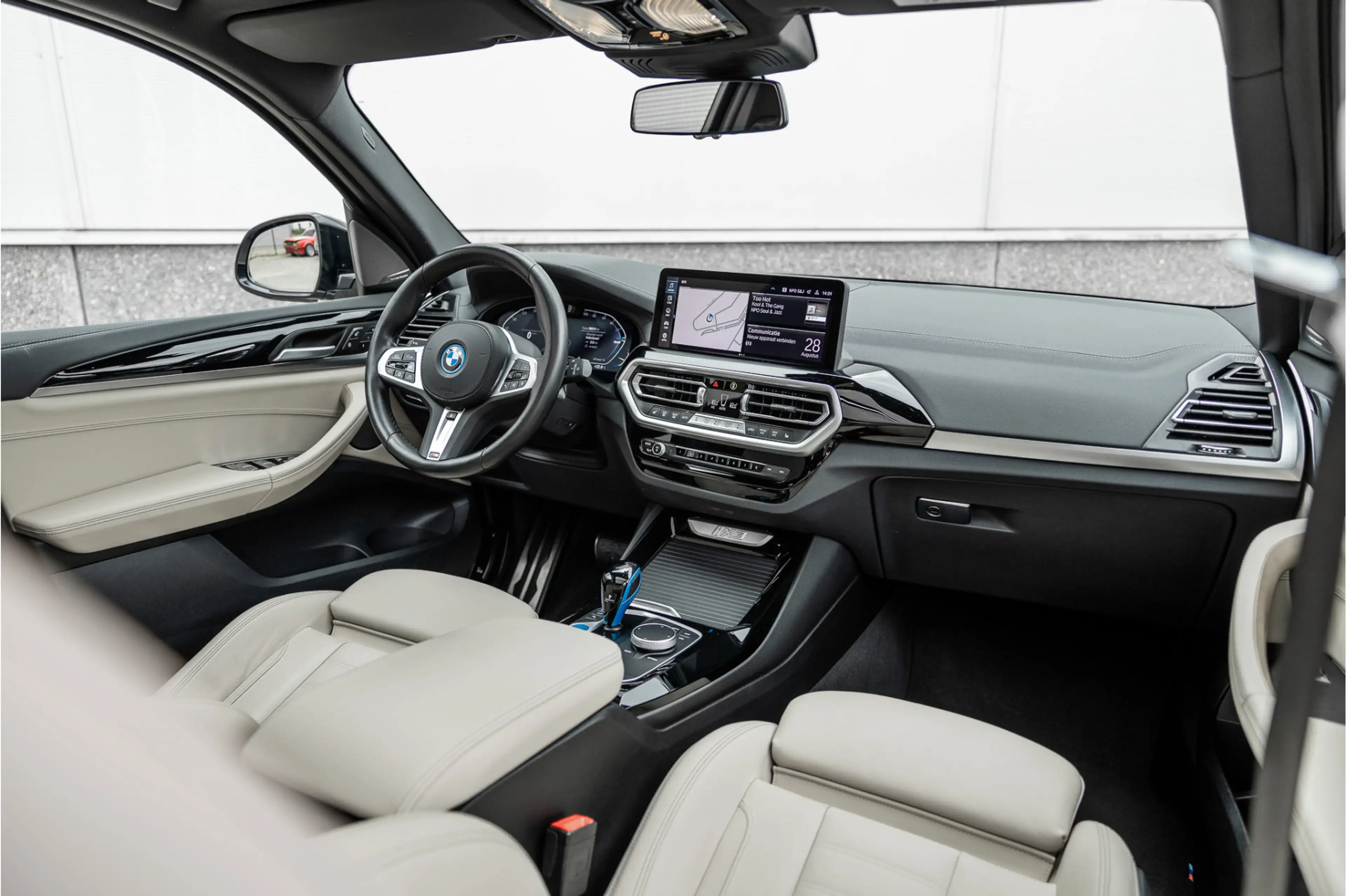 BMW iX3 High Executive 80 kWh — photo 40