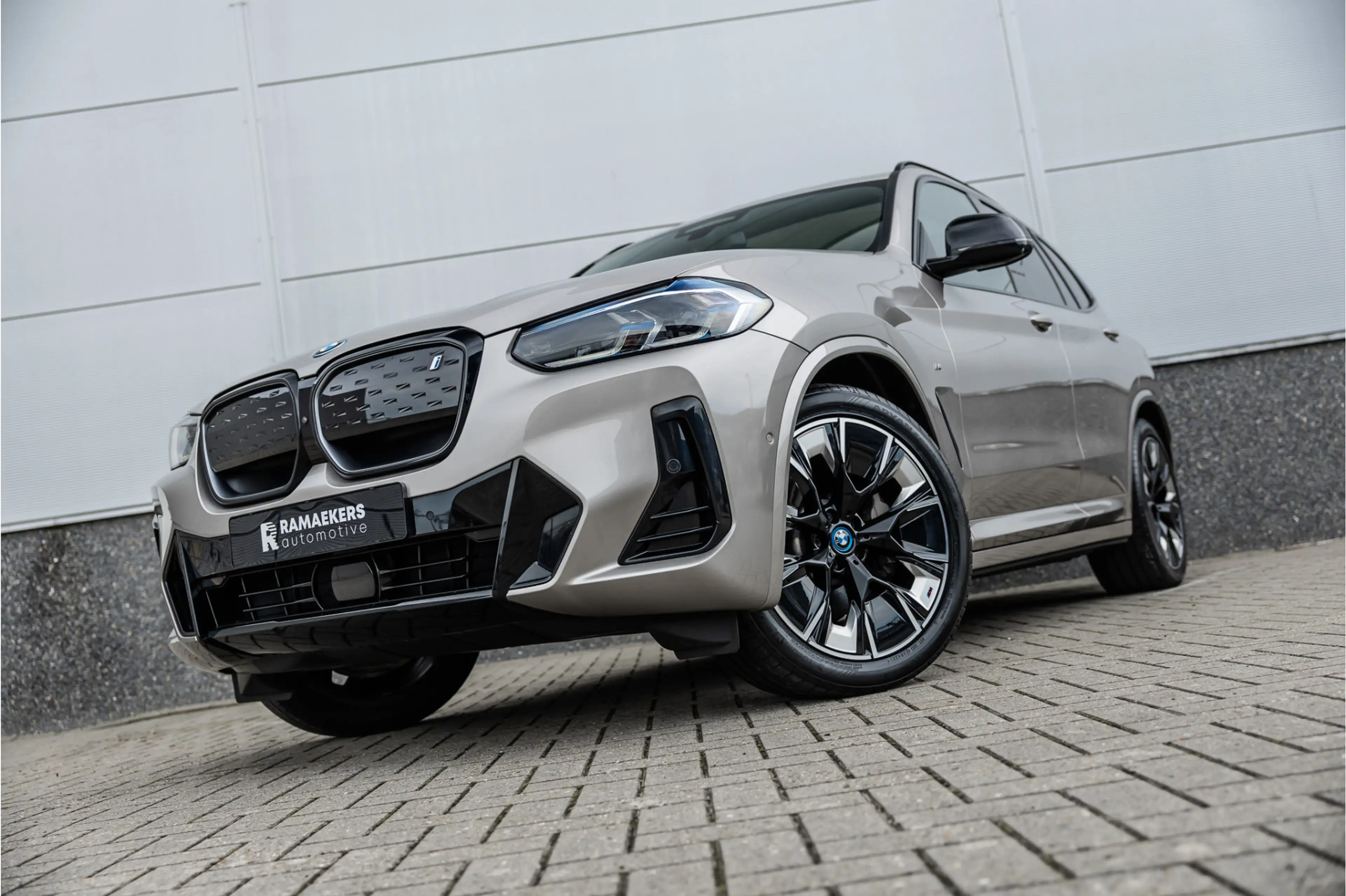 BMW iX3 High Executive 80 kWh — photo 26