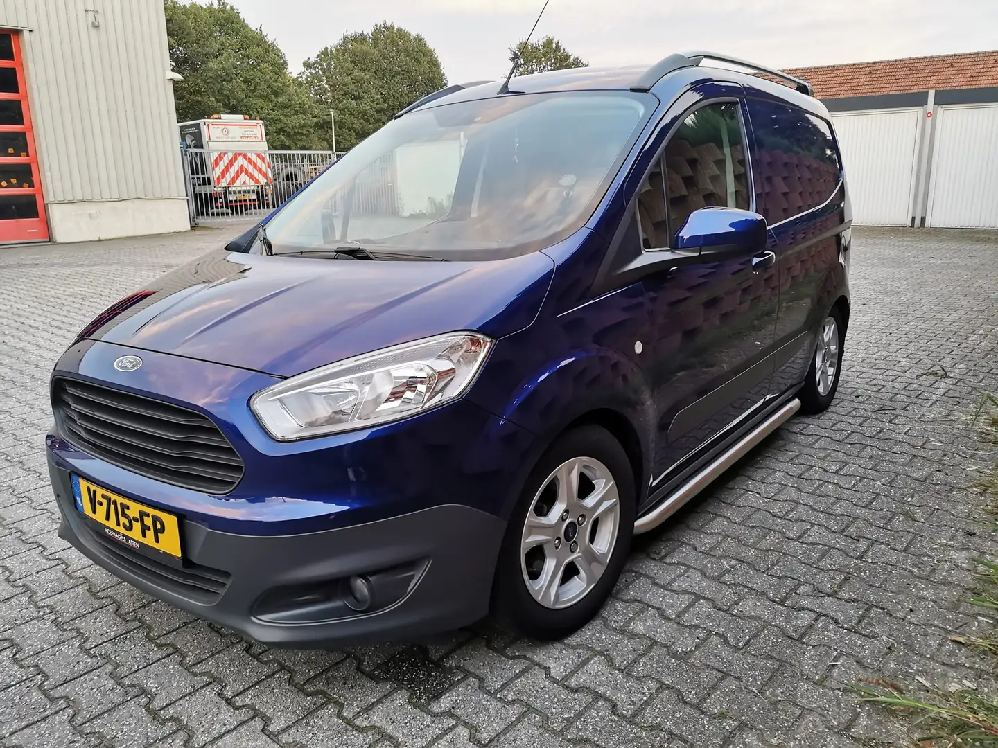 Ford Transit Courier 1.5 TDCi - Trend /Clima / Navi/ Camera / Trekhaak Modrá - 1