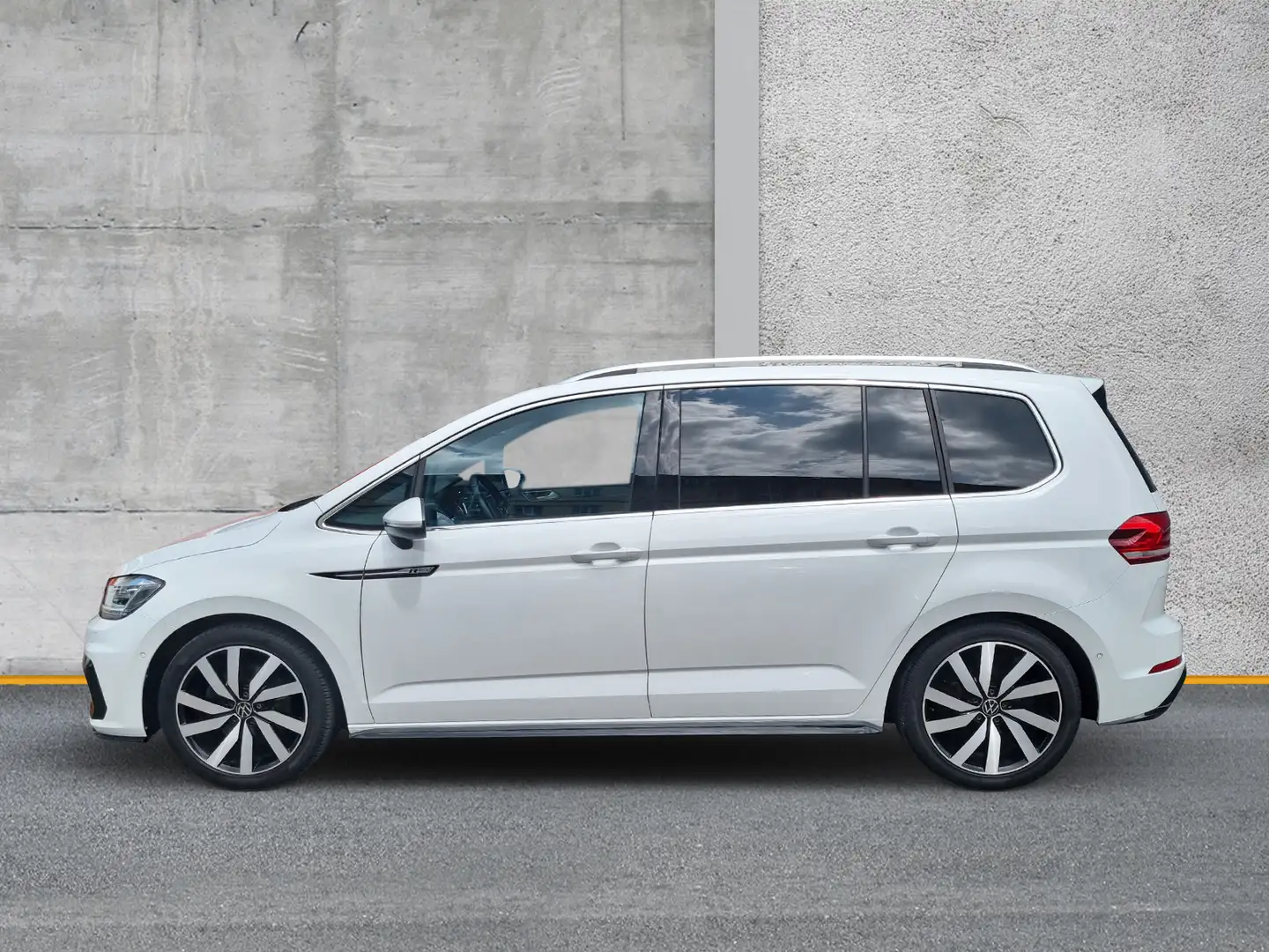 Volkswagen Touran 1.5 TSI DSG R-Line 7-Si. STANDHZG PANO AHK Weiß - 2