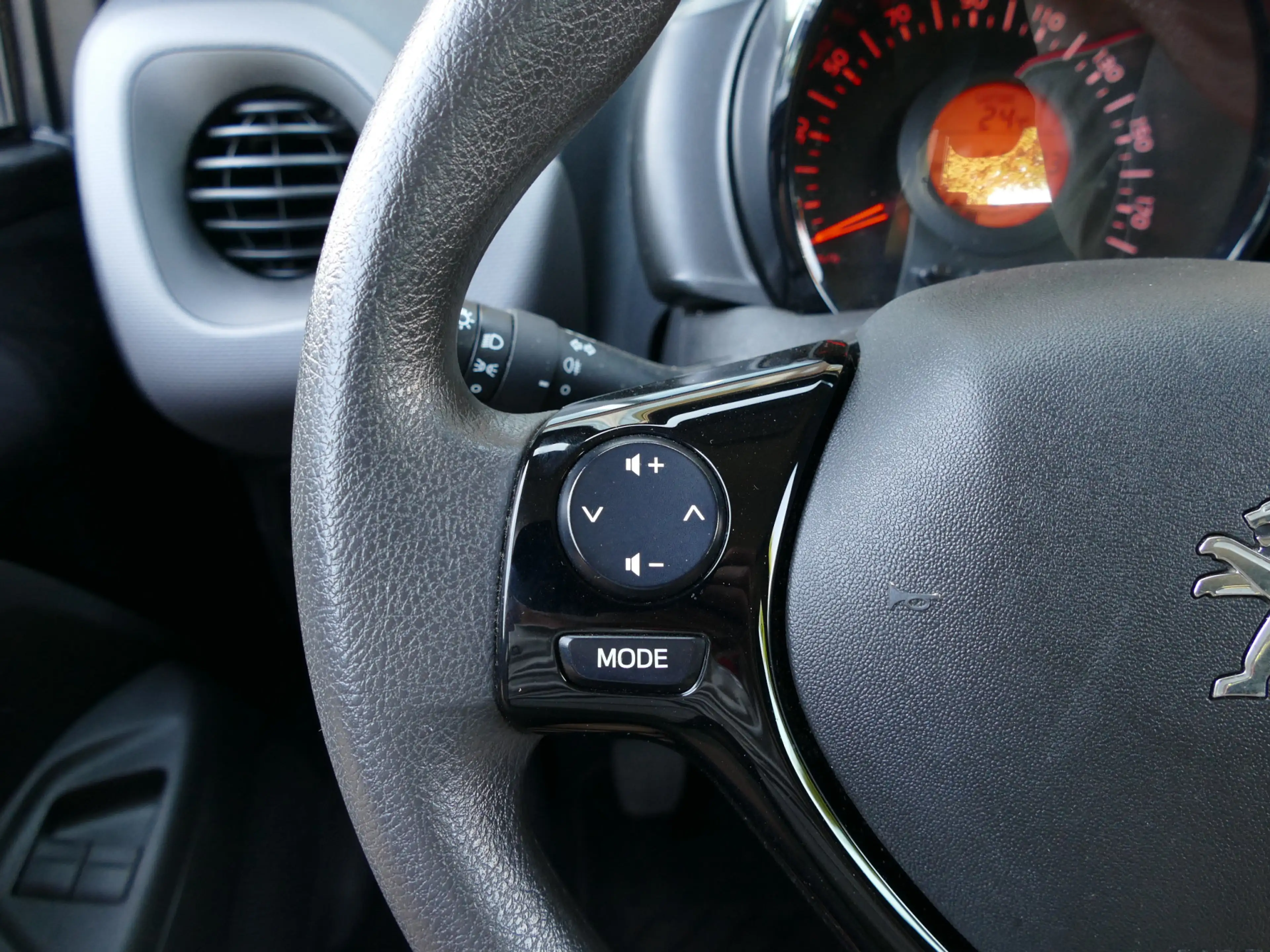 Peugeot 108 1.0 e-VTi Active | bluetooth | airco — photo 15
