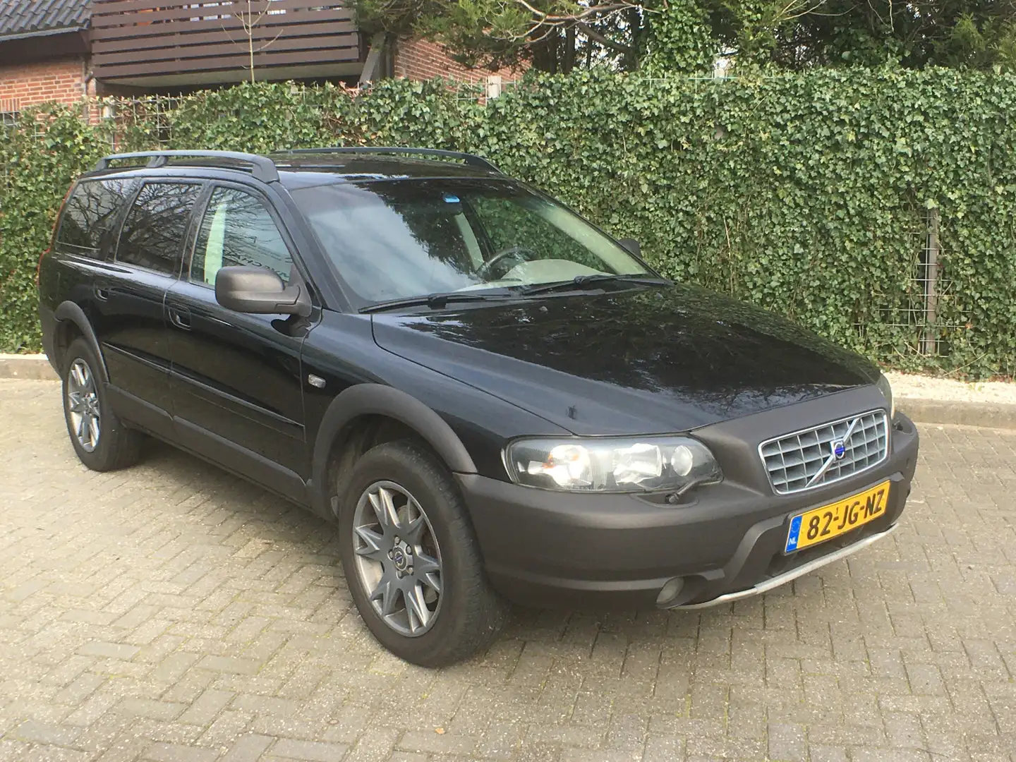Volvo V70 Cross Country 2.4 T Geartr. Comf. Youngtimer, NAP, Noir - 1