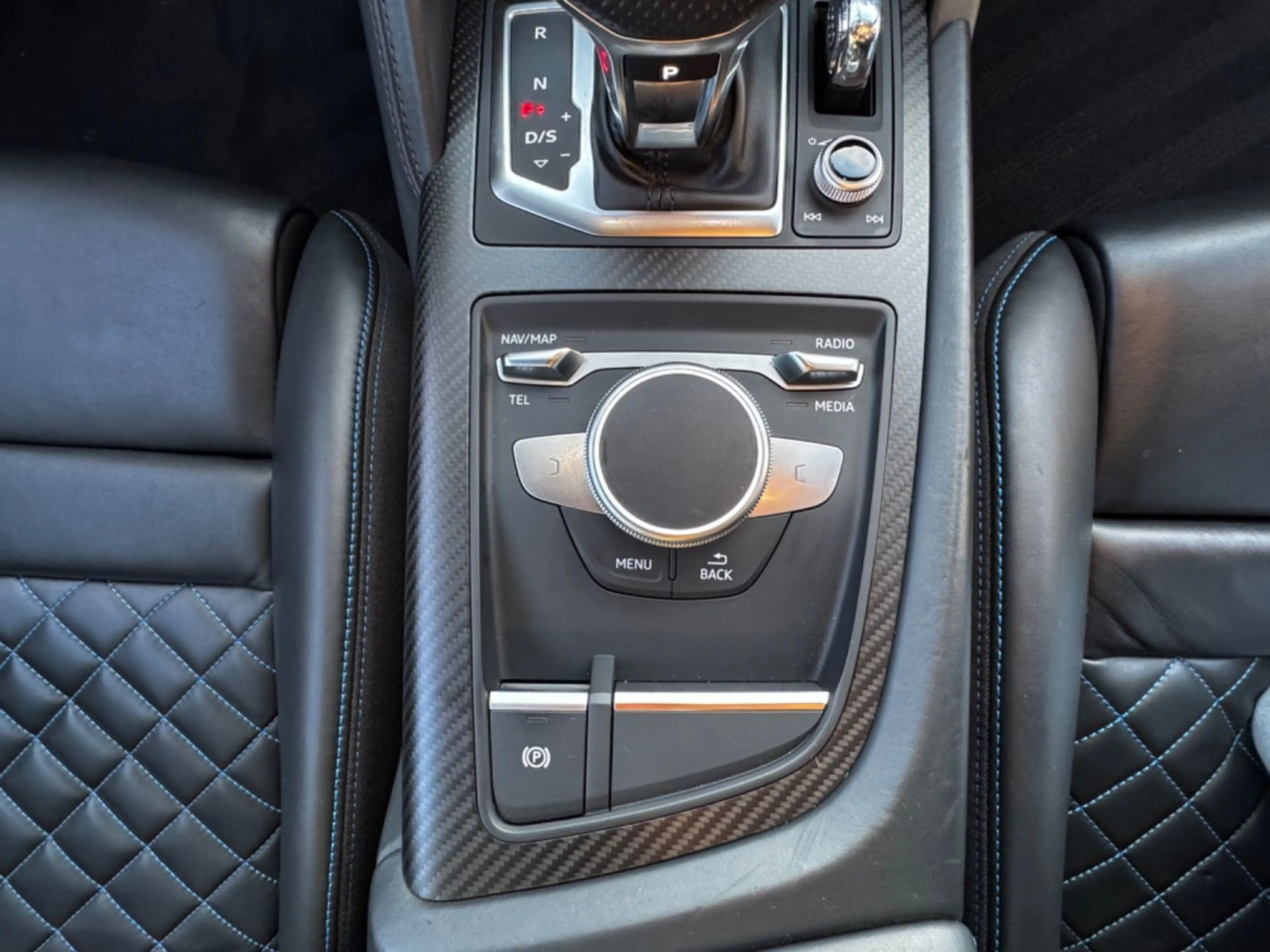 Audi R8 Coupe 5.2 FSI quattro plus *Carbon*B&O* — photo 35