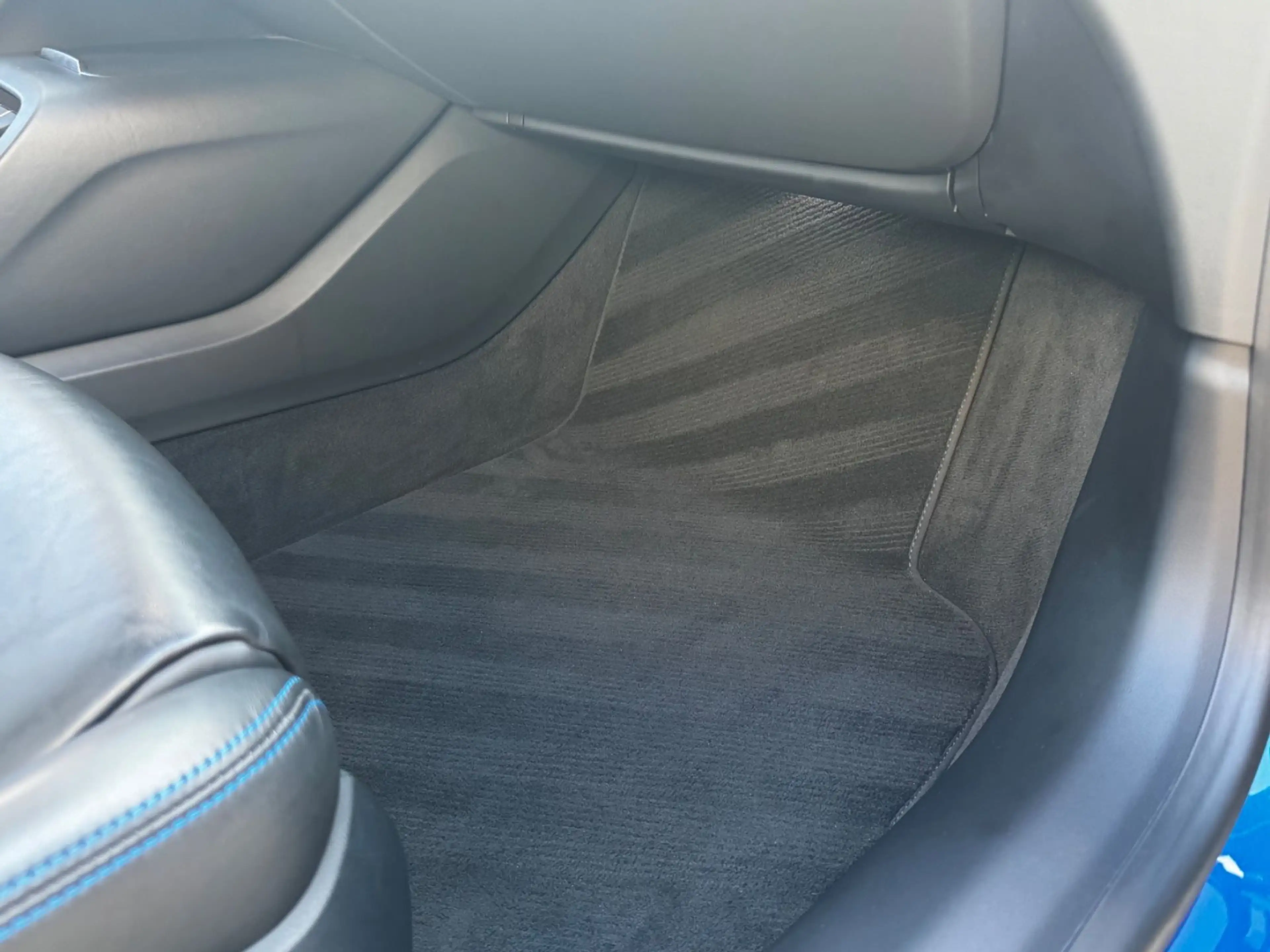 Audi R8 Coupe 5.2 FSI quattro plus *Carbon*B&O* — photo 41