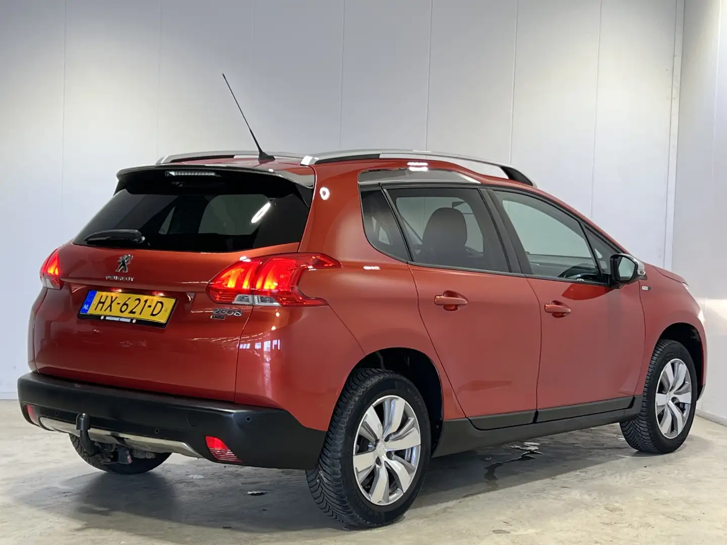 Peugeot 2008 1.2 Turbo Style | Climate control | Navigatie | Cr Rood - 2