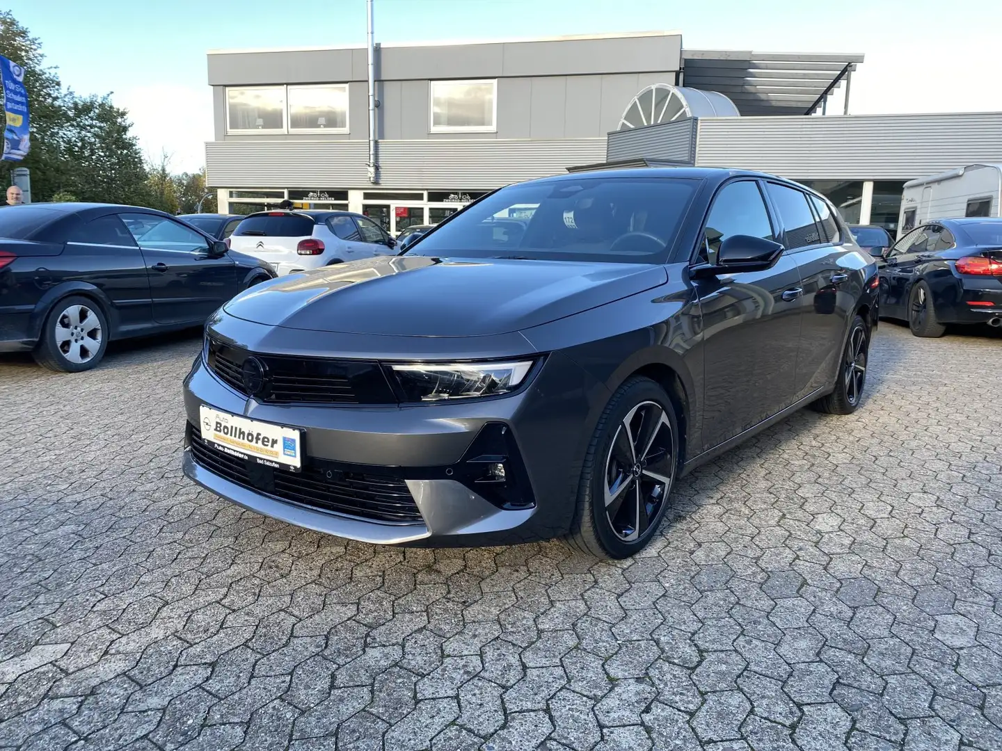 Opel Astra GS ST AT8/NAVI/SHZ+LHZ/PDC VO+HI+360CAM Grau - 1