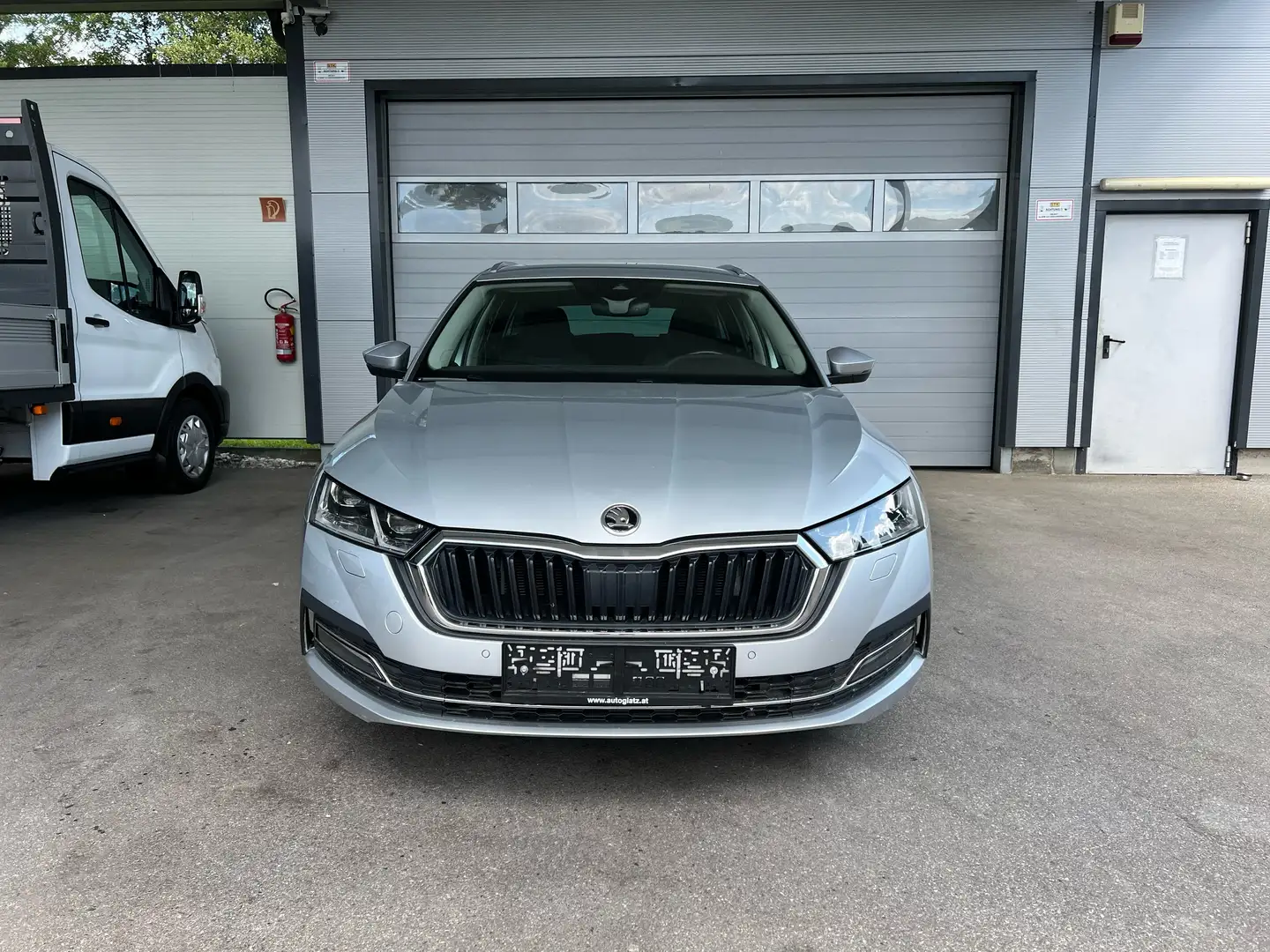 Skoda Octavia Combi 2,0TDI Style DSG LED/NAVI/ASSISTENTEN/KAMERA Silber - 1