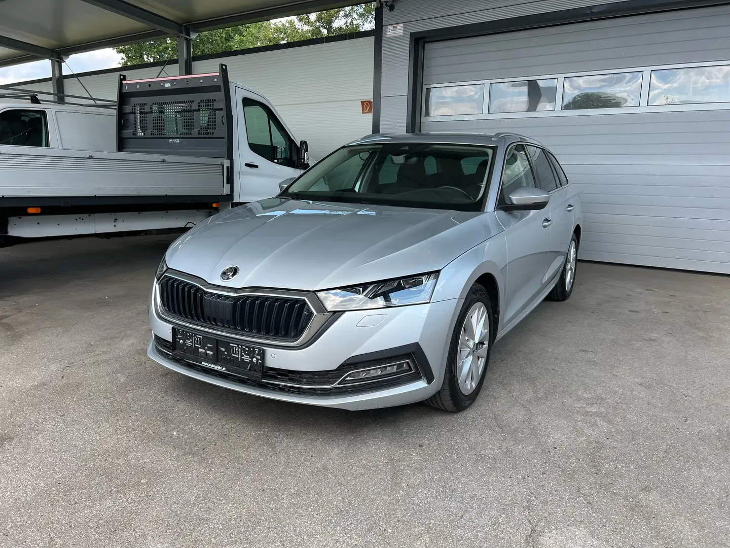 Skoda Octavia Combi 2,0TDI Style DSG LED/NAVI/ASSISTENTEN/KAMERA Silber - 2
