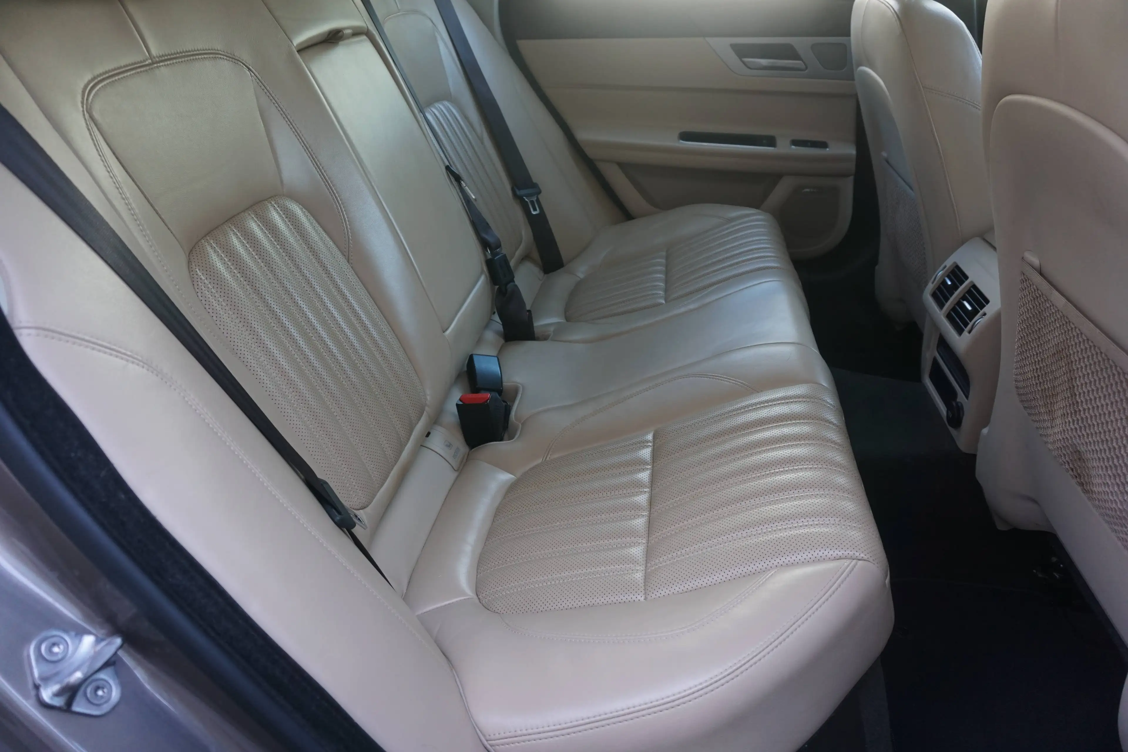 Jaguar XF XF 2.0 D S Aut-Navi-Leder-Airco-PDC-Cam-Garantie — photo 9