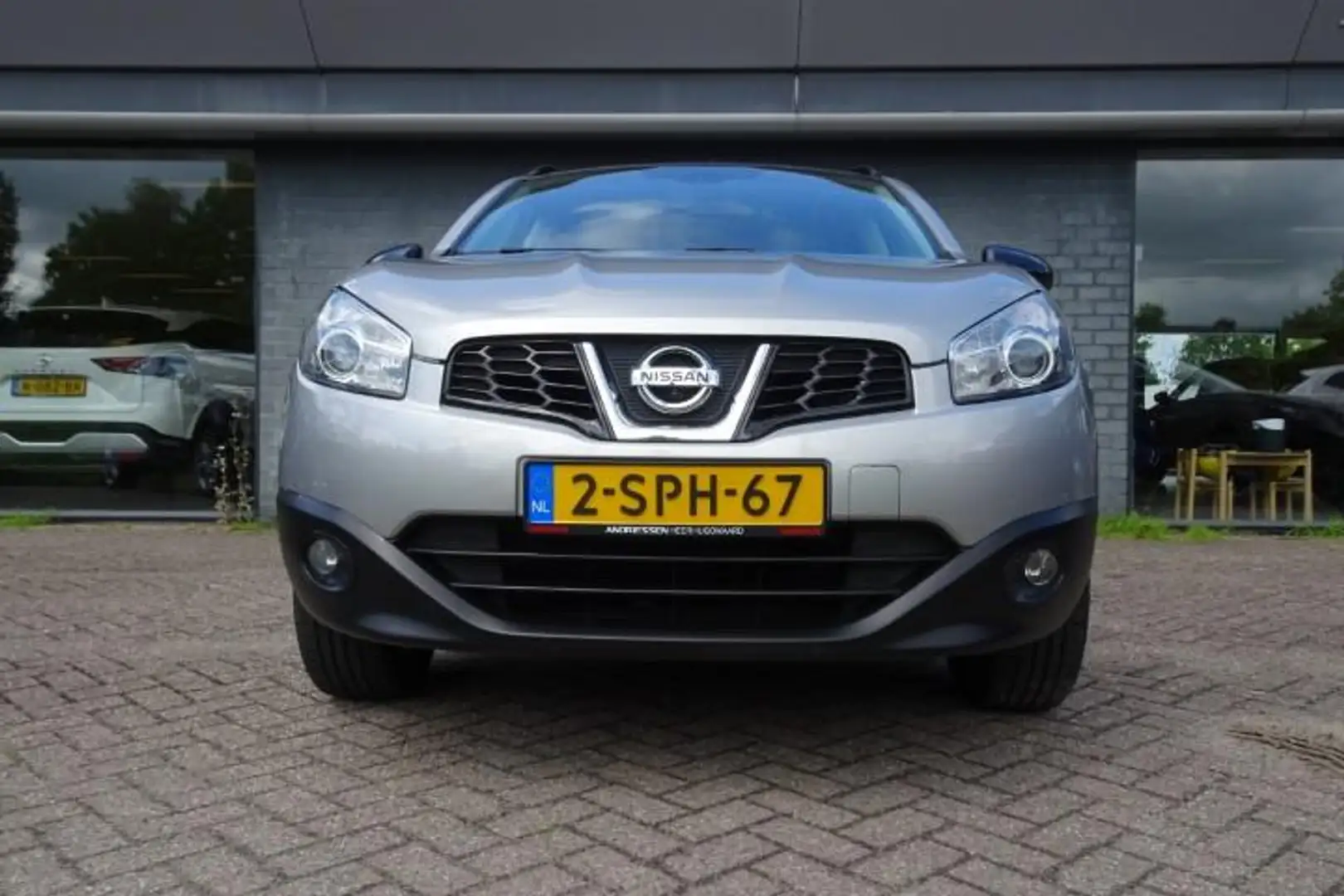 Nissan Qashqai 1.6 117pk Stop/Start 360 Grijs - 2